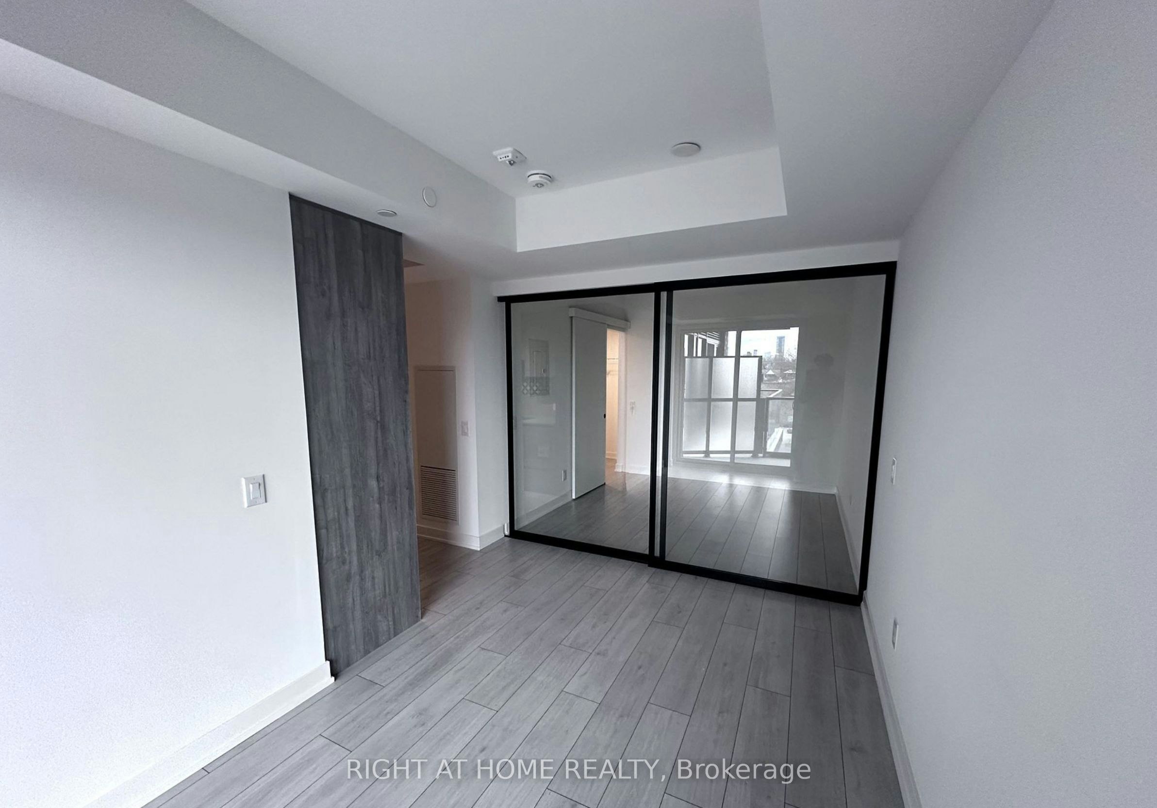 301-5 Lakeview Avenue, Toronto, ON, M6J 0H3 - 15