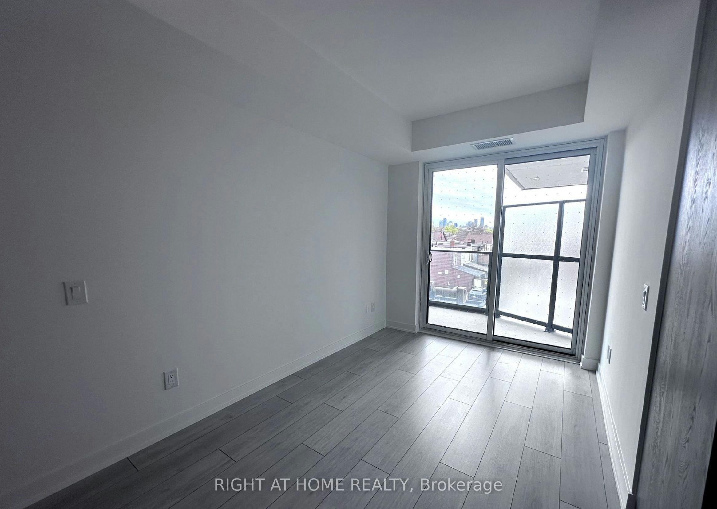 301-5 Lakeview Avenue, Toronto, ON, M6J 0H3 - 14