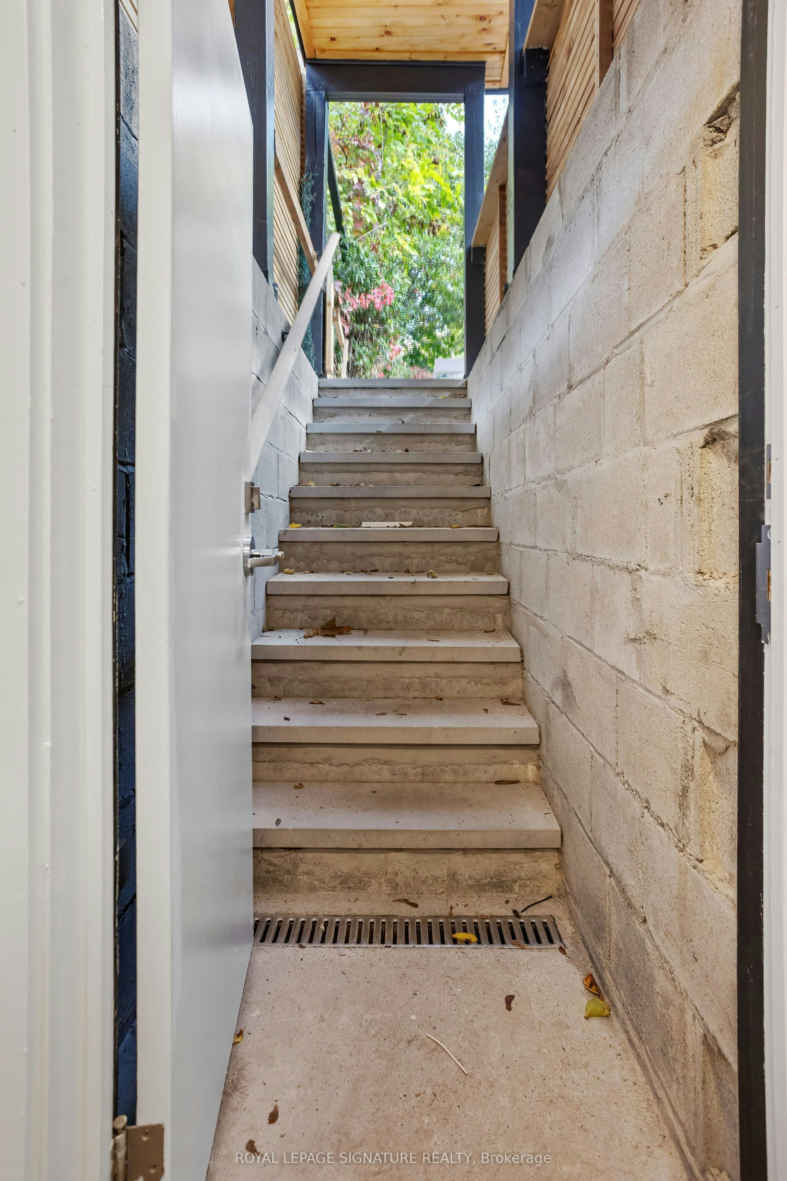 Lower-231 Havelock Street, Toronto, ON, M6H 3B8 - 4