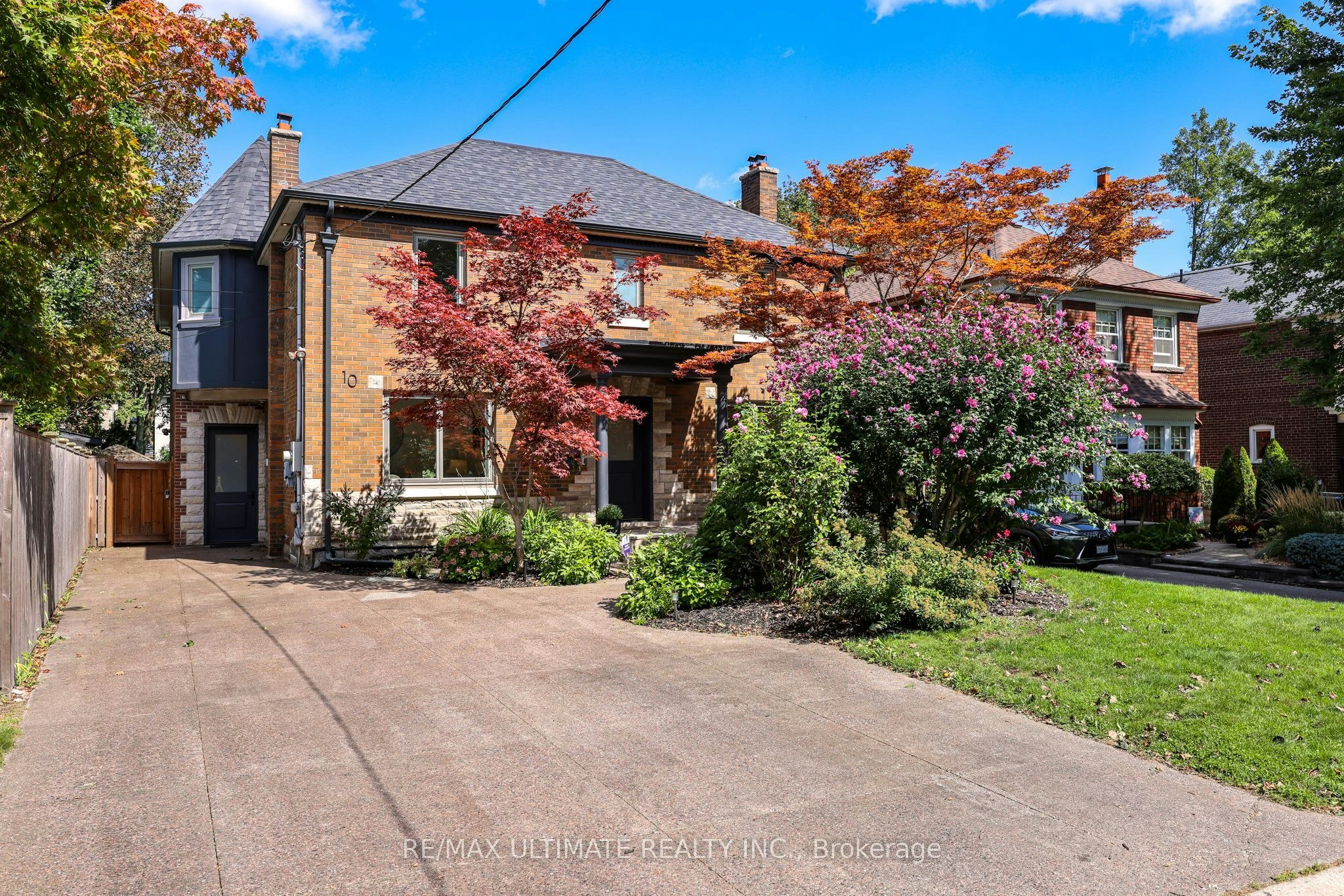 10 Field Avenue, Toronto, ON, M4G 1Y6