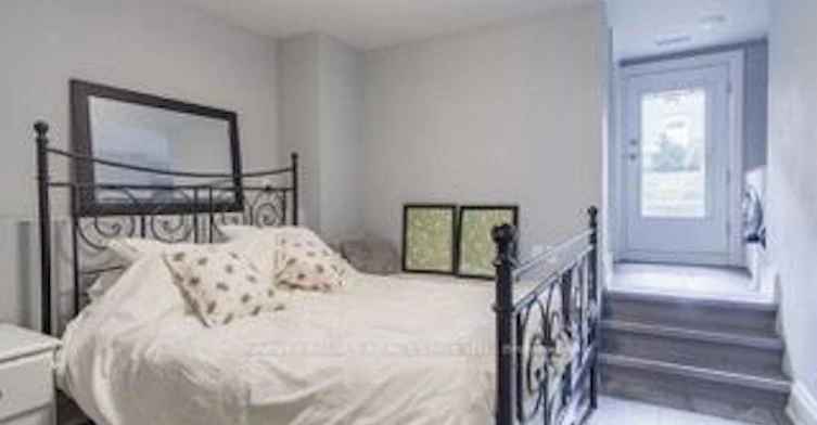 Lower-114 Sheridan Avenue, Toronto, ON, M6K 2H2 - 5