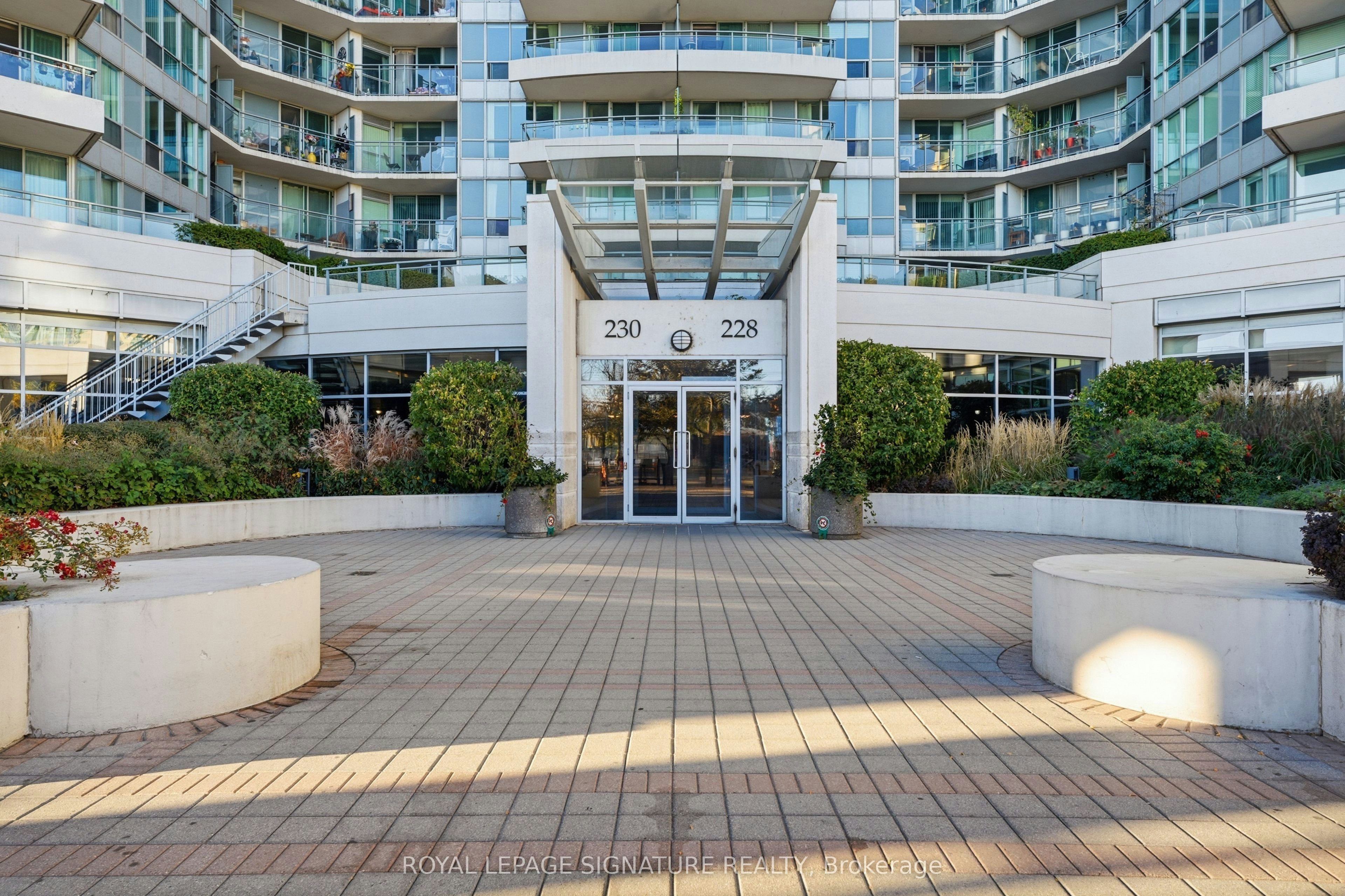 701-228 Queens Quay N/A W, Toronto, ON, M5J 2X1 - 2