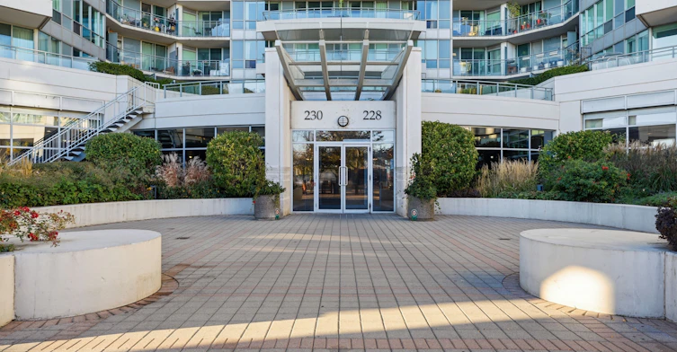 701-228 Queens Quay N/A W, Toronto, ON, M5J 2X1 - 2