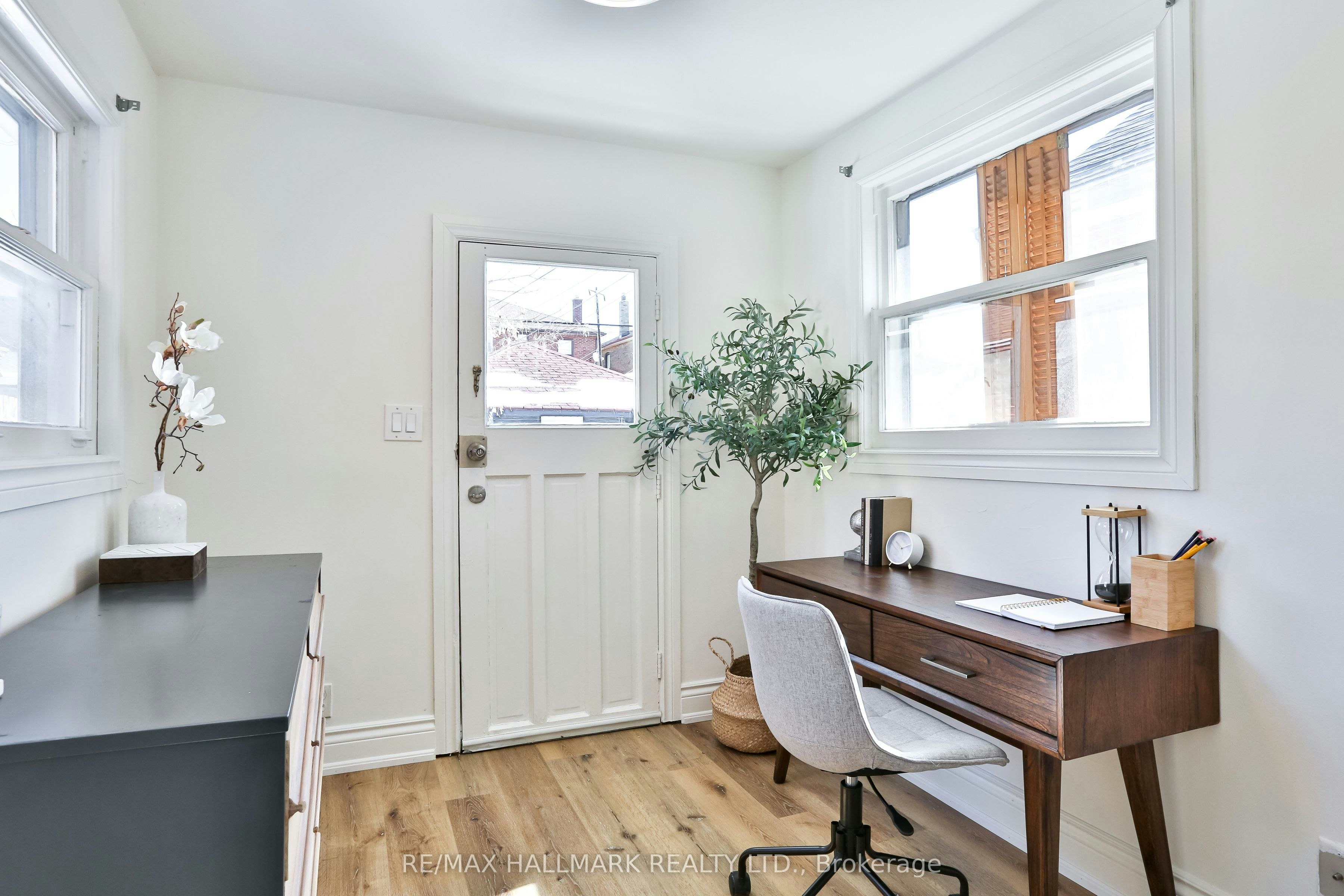 535 Westmount Avenue, Toronto, ON, M6E 3N6 - 5