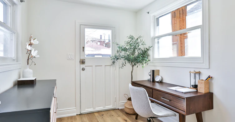 535 Westmount Avenue, Toronto, ON, M6E 3N6 - 5
