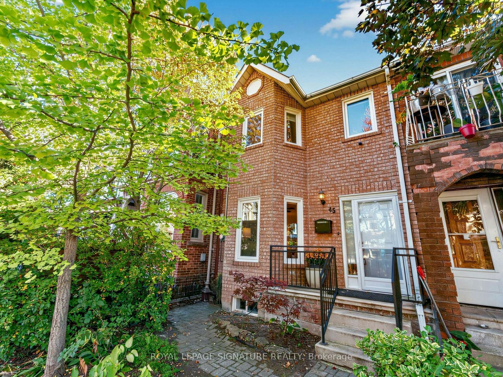 45 Robinson Street, Toronto, ON, M6J 1L3