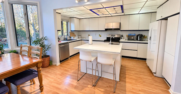 94 Ames Circle, Toronto, ON, M3B 3C1 - 2
