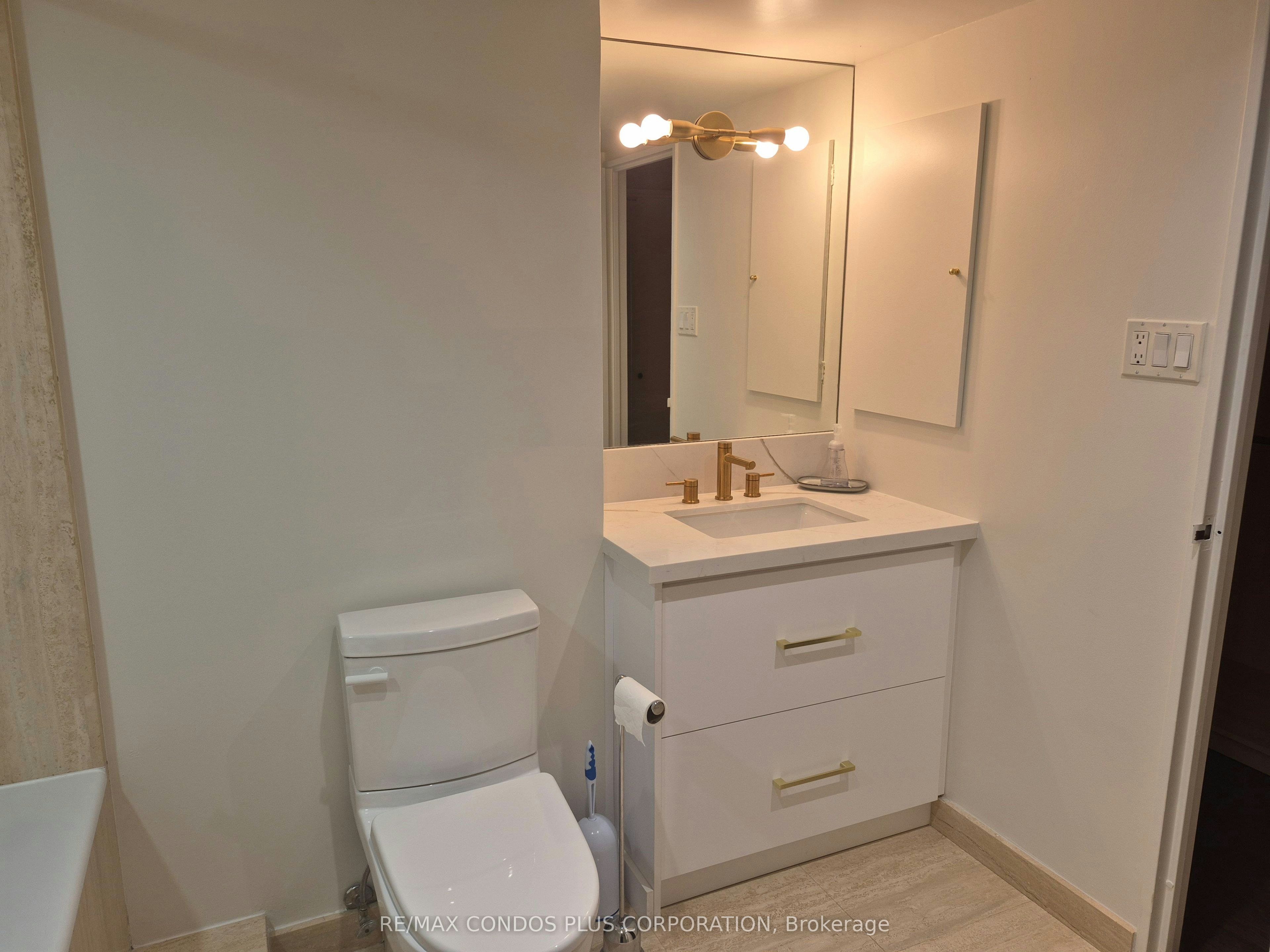 2302-65 Harbour Square, Toronto, ON, M5J 2L4 - 15
