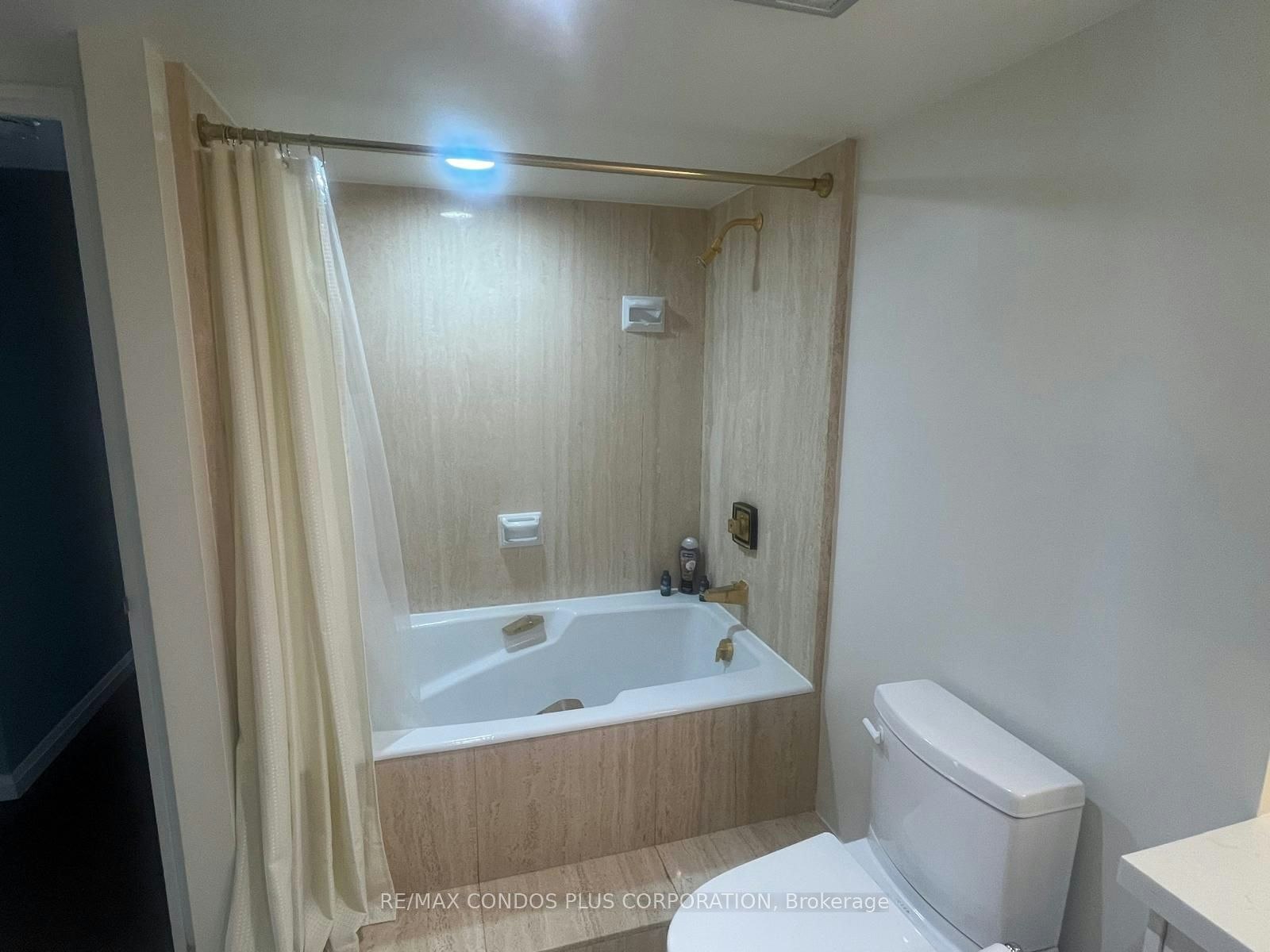 2302-65 Harbour Square, Toronto, ON, M5J 2L4 - 16