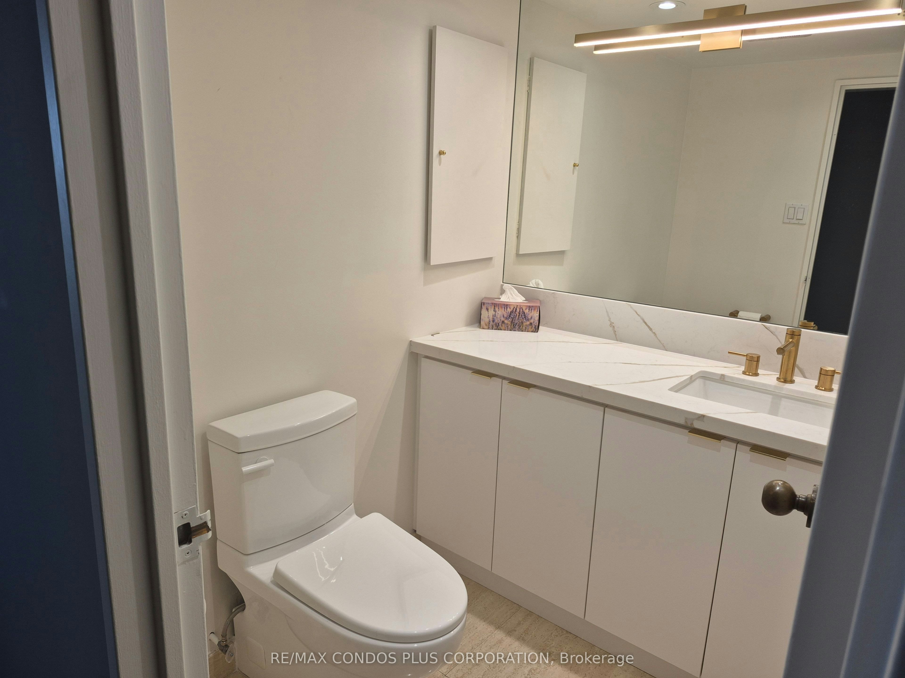 2302-65 Harbour Square, Toronto, ON, M5J 2L4 - 20