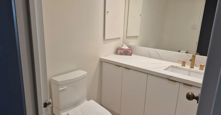 2302-65 Harbour Square, Toronto, ON, M5J 2L4 - 20