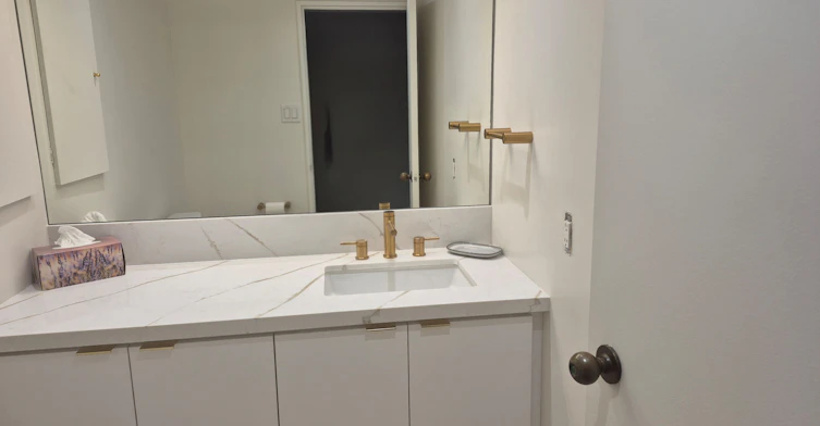2302-65 Harbour Square, Toronto, ON, M5J 2L4 - 21