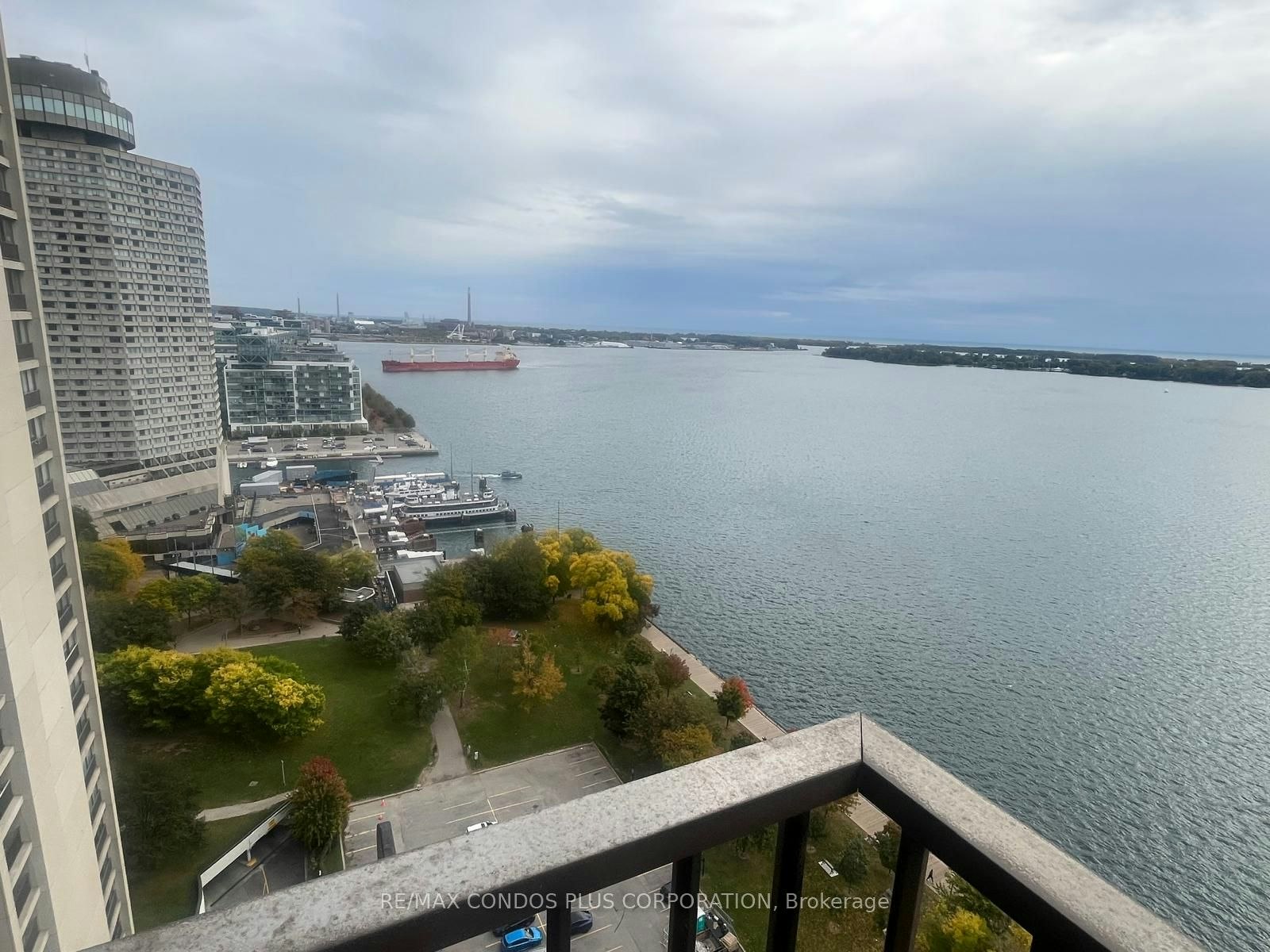 2302-65 Harbour Square, Toronto, ON, M5J 2L4 - 4