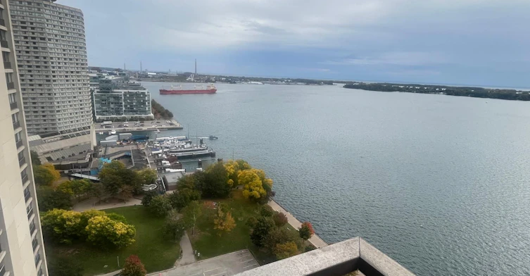 2302-65 Harbour Square, Toronto, ON, M5J 2L4 - 4