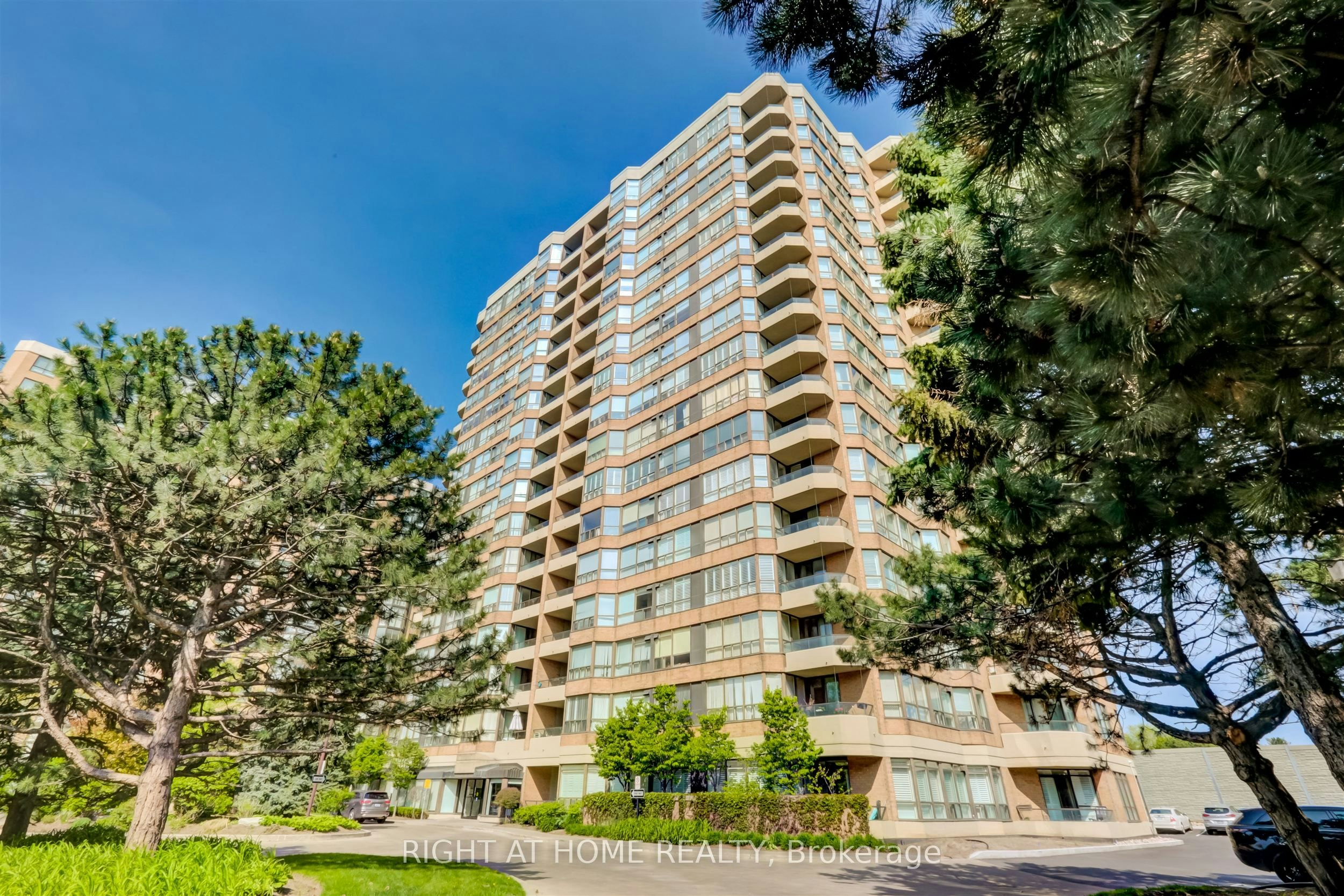 611-268 Ridley Boulevard, Toronto, ON, M5M 4N3