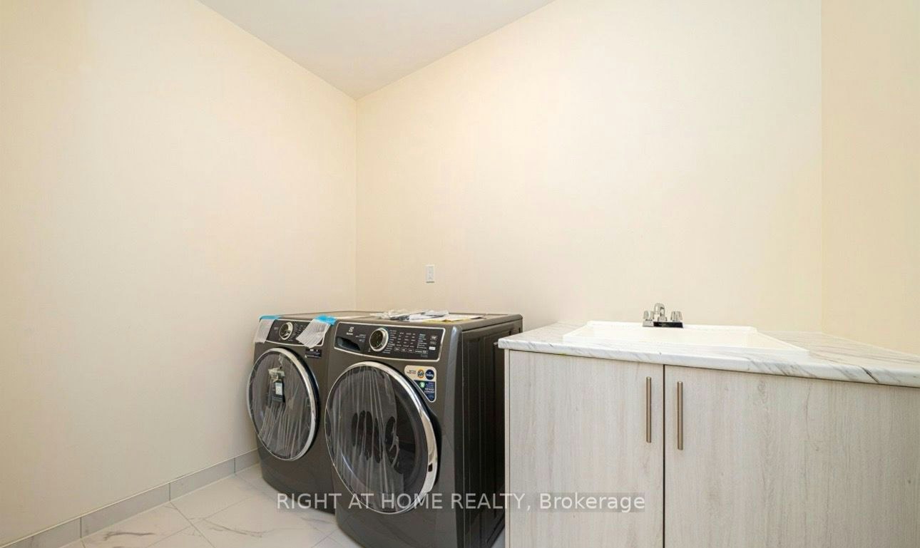 15 Becky Cheung Court, Toronto, ON, M2M 2E7 - 13