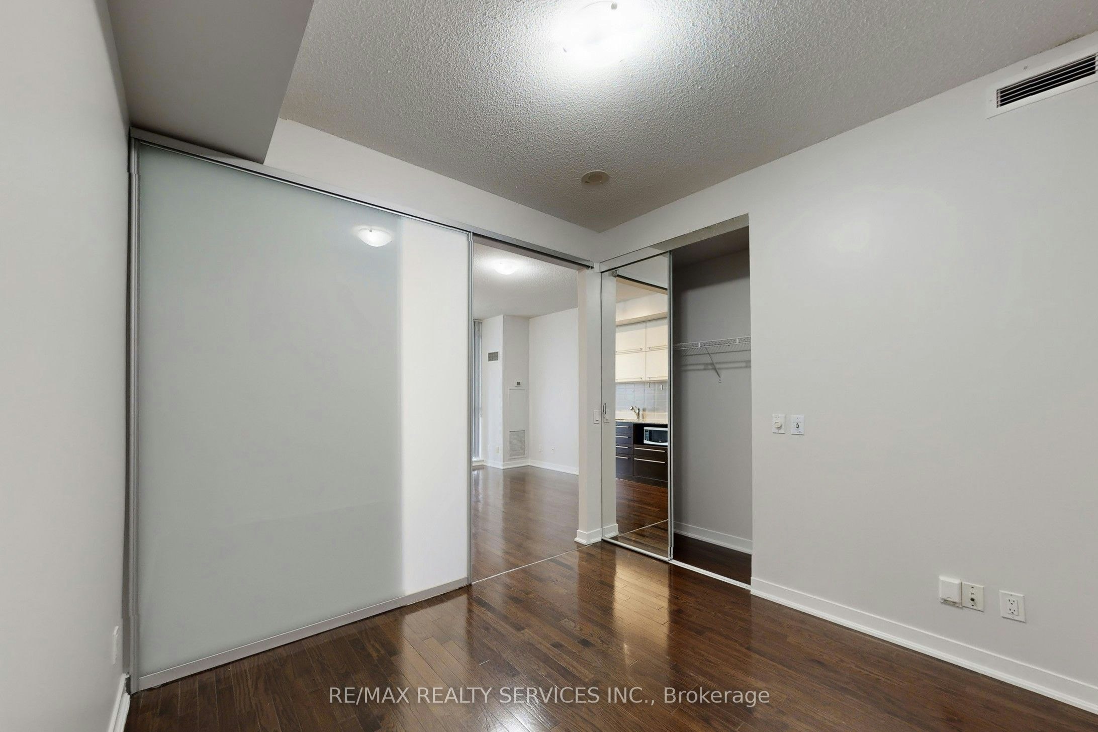1009-770 Bay Street, Toronto, ON, M5G 0A6 - 21