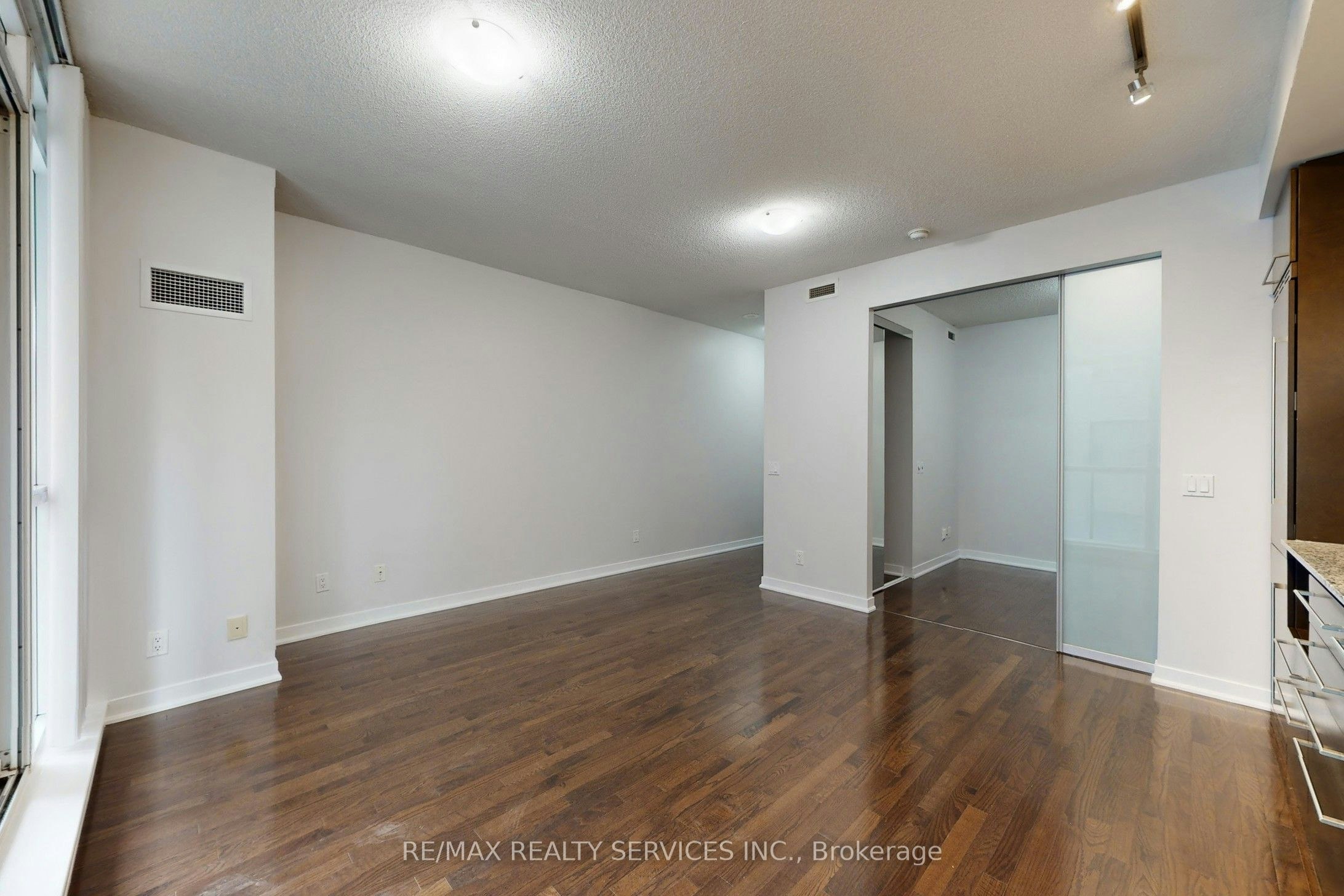 1009-770 Bay Street, Toronto, ON, M5G 0A6 - 13