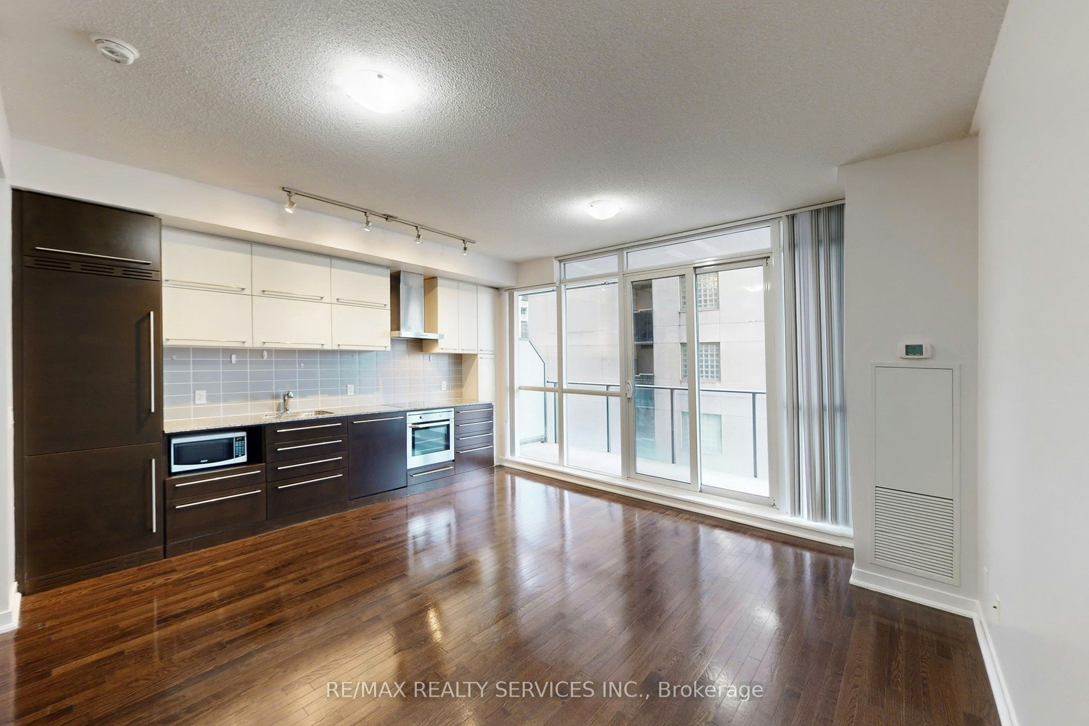 1009-770 Bay Street, Toronto, ON, M5G 0A6 - 17