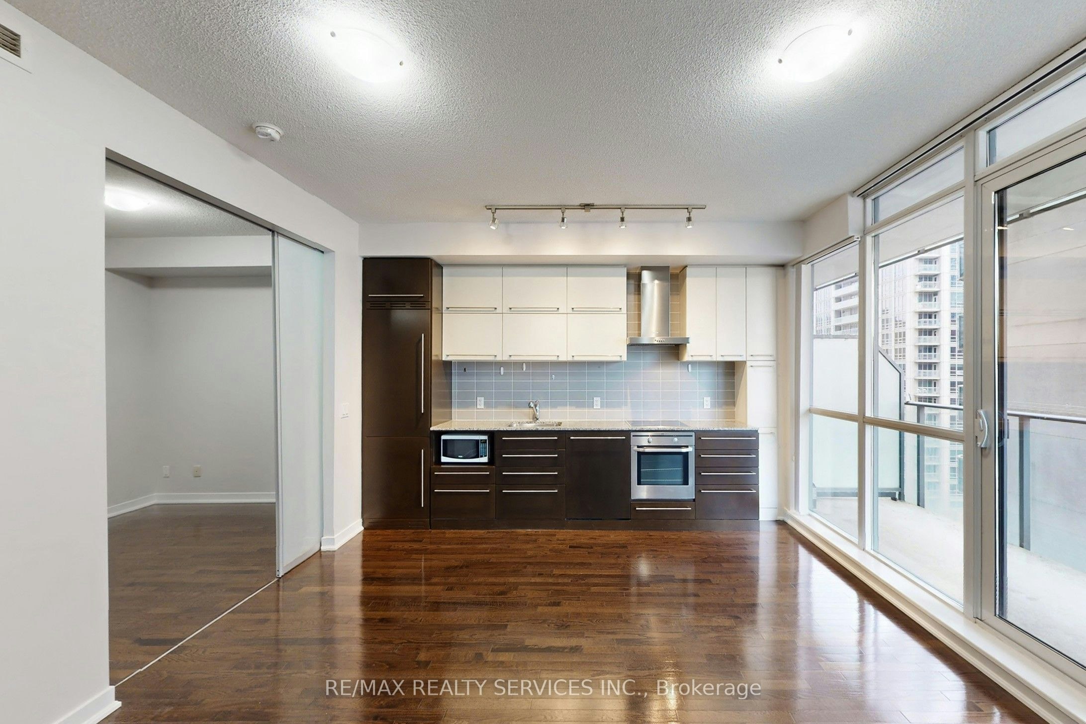 1009-770 Bay Street, Toronto, ON, M5G 0A6 - 16