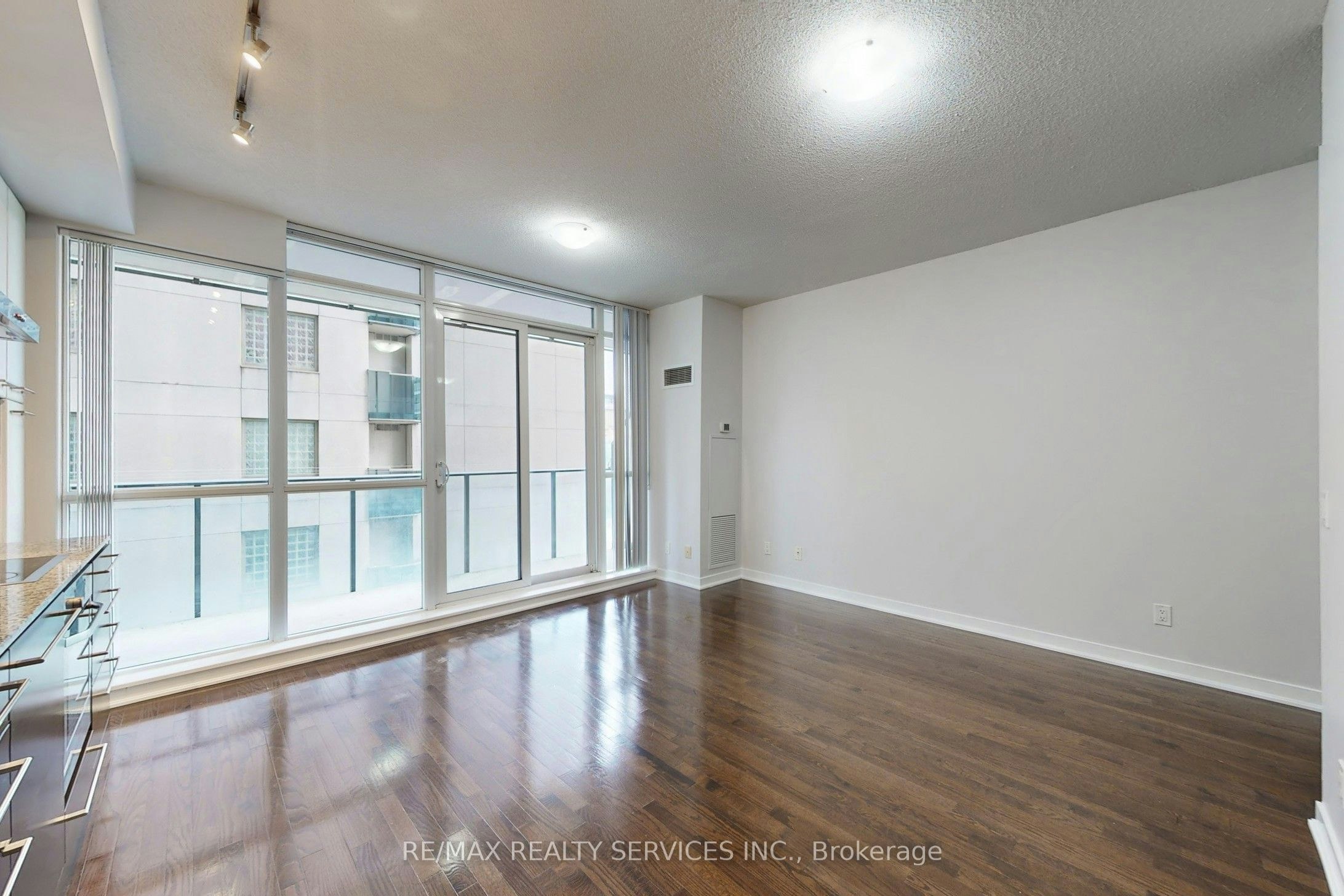 1009-770 Bay Street, Toronto, ON, M5G 0A6 - 12