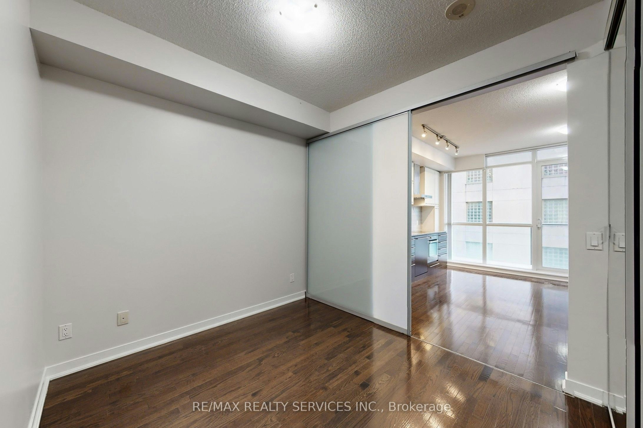 1009-770 Bay Street, Toronto, ON, M5G 0A6 - 23