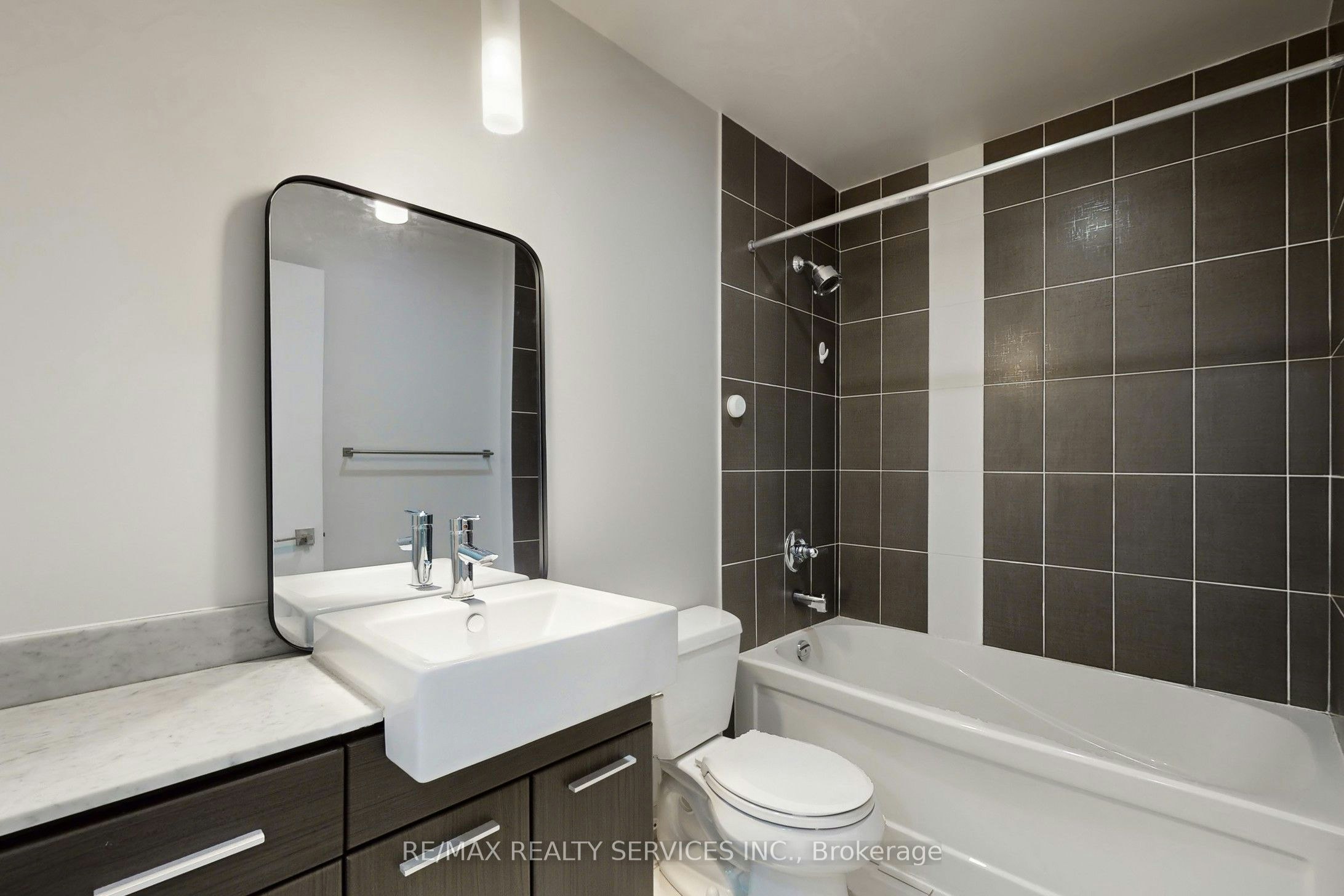 1009-770 Bay Street, Toronto, ON, M5G 0A6 - 24