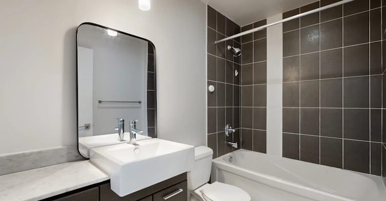 1009-770 Bay Street, Toronto, ON, M5G 0A6 - 24