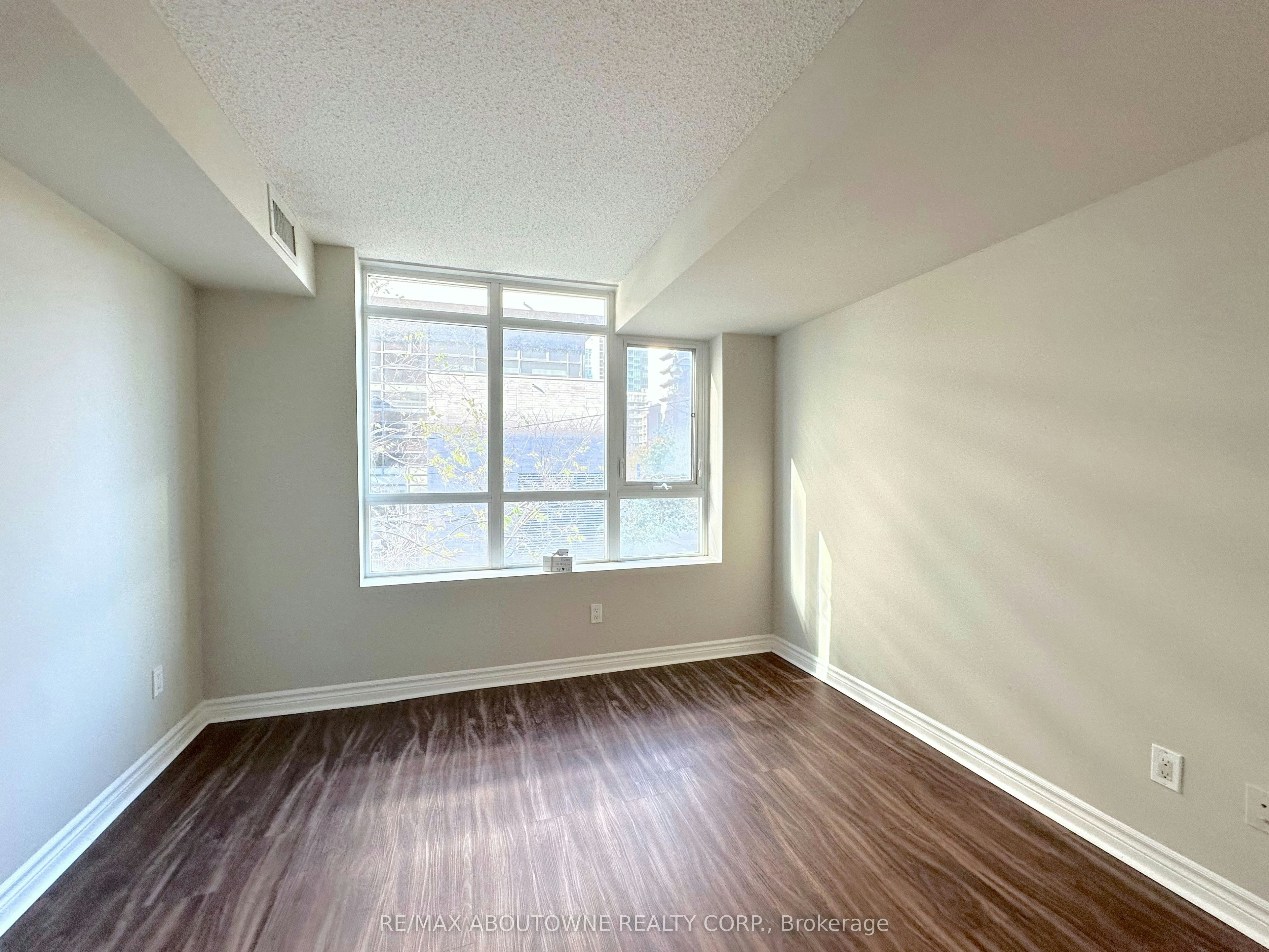 218-45 Lisgar Street, Toronto, ON, M6J 0B8 - 7