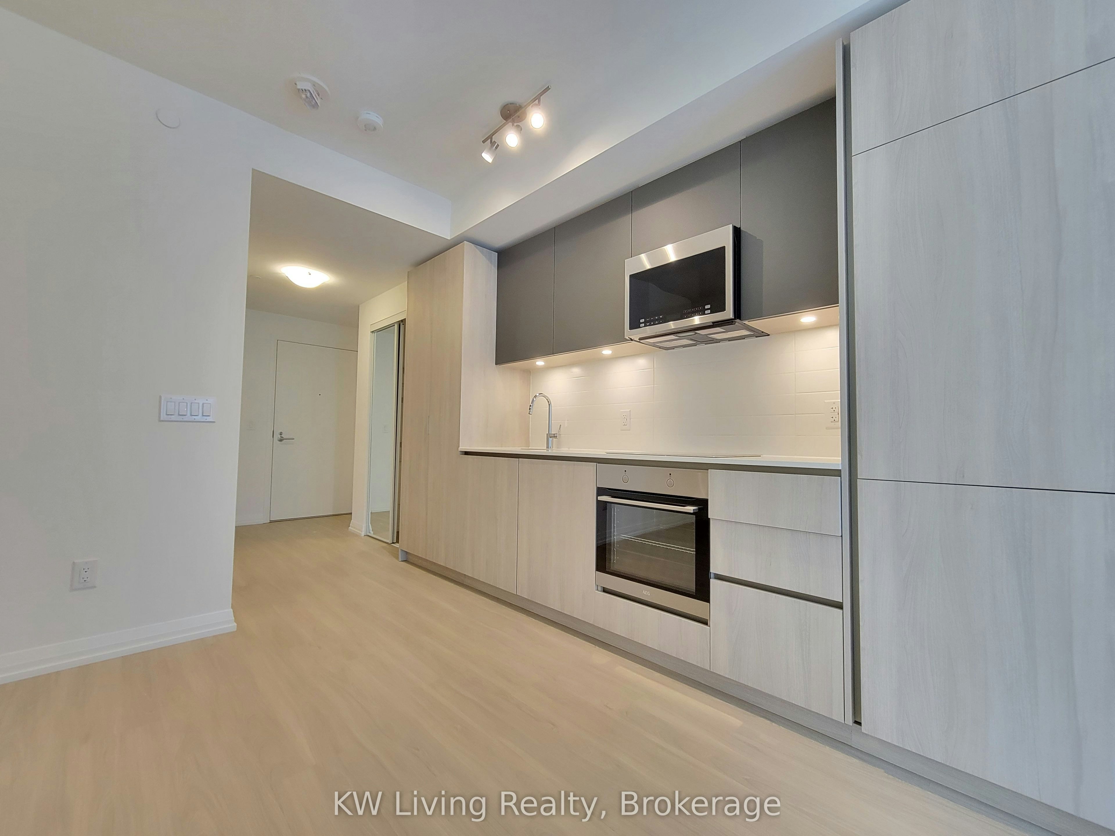 2822-28 Widmer Street, Toronto, ON, M5V 0T2 - 3