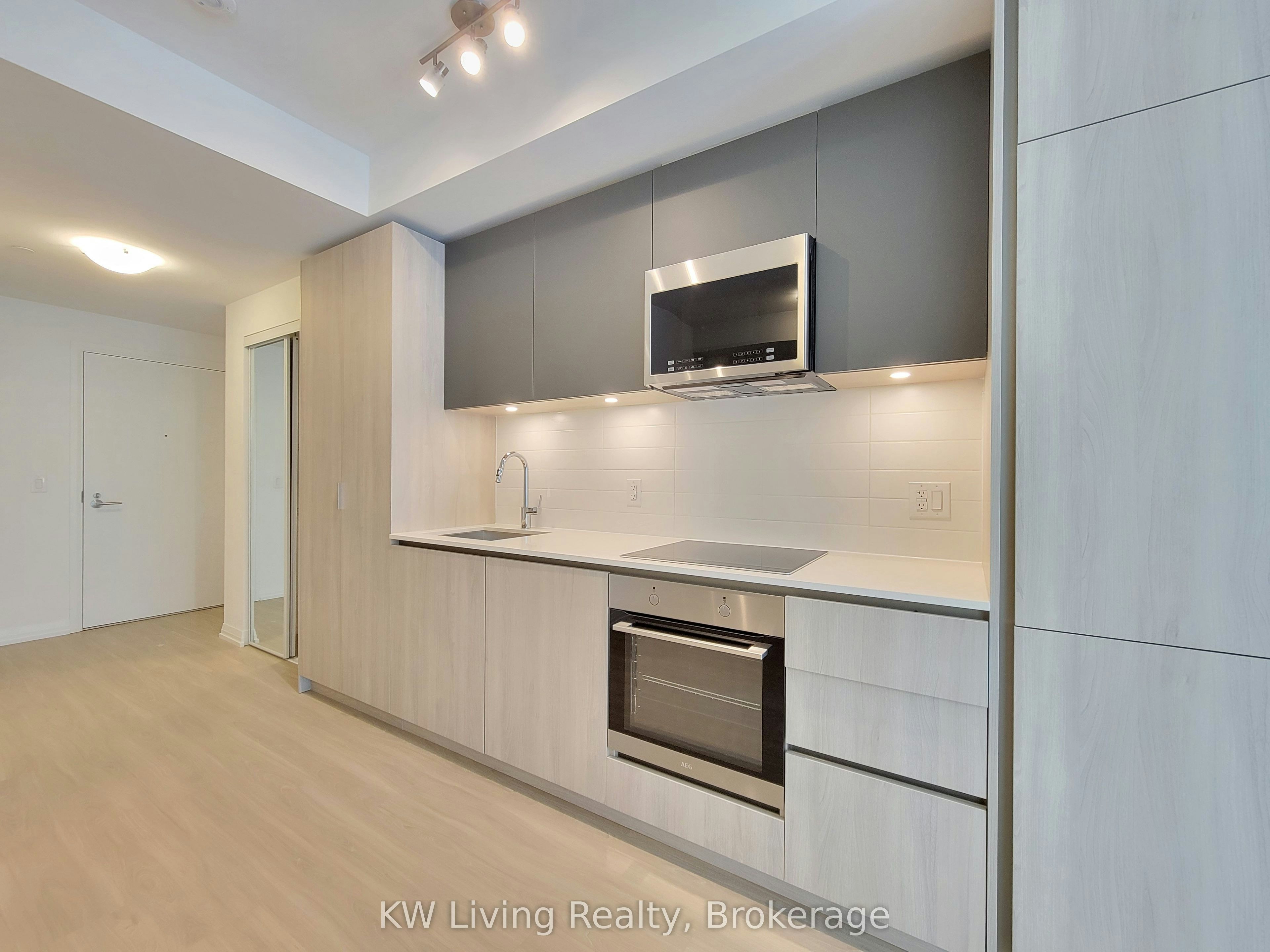 2822-28 Widmer Street, Toronto, ON, M5V 0T2 - 5