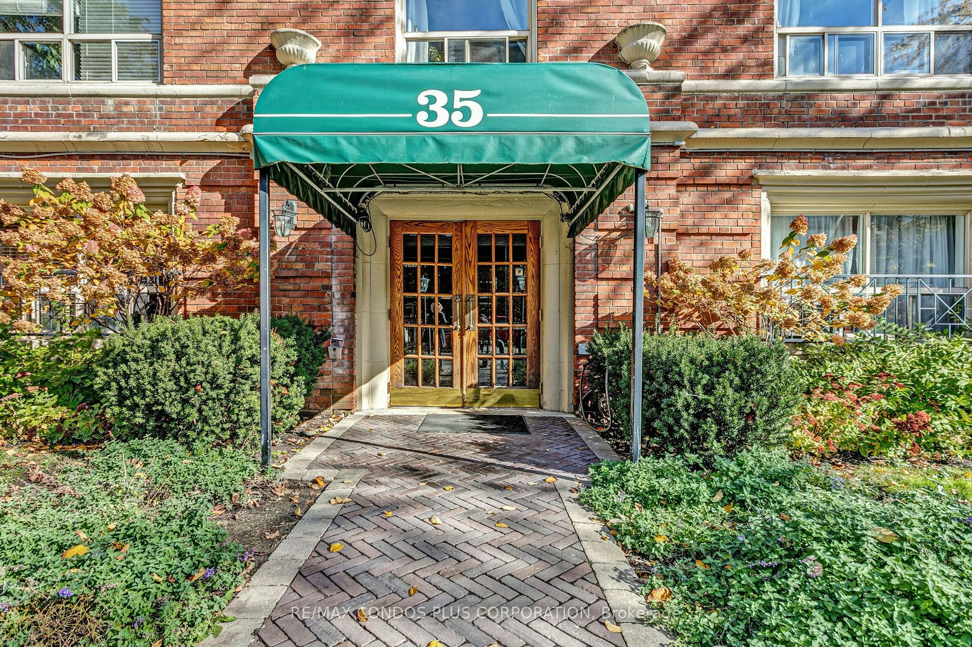 202-35 Raglan Avenue, Toronto, ON, M6C 2K7 - 25