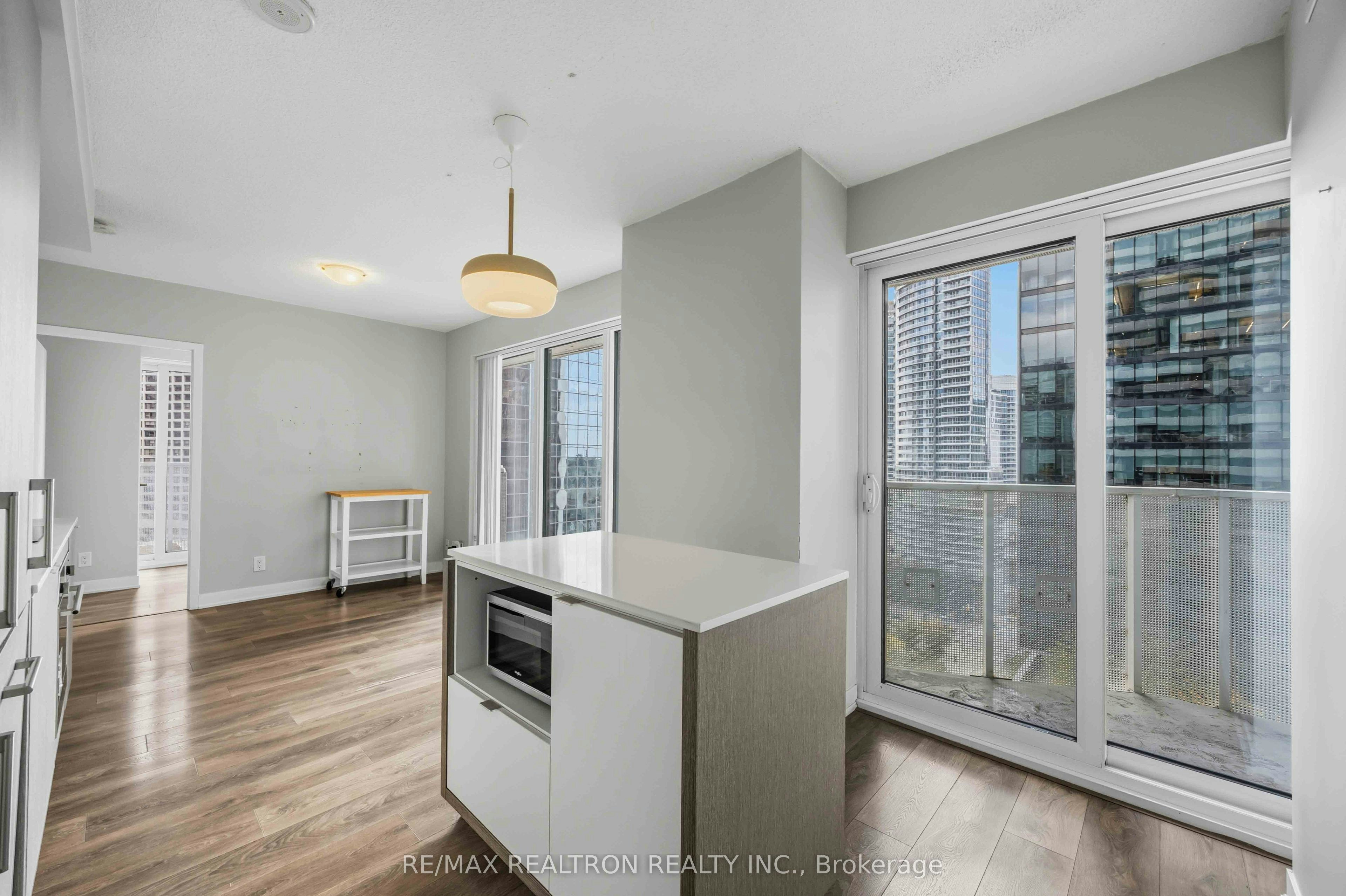 1410-88 Harbour Street, Toronto, ON, M5J 1B7 - 8