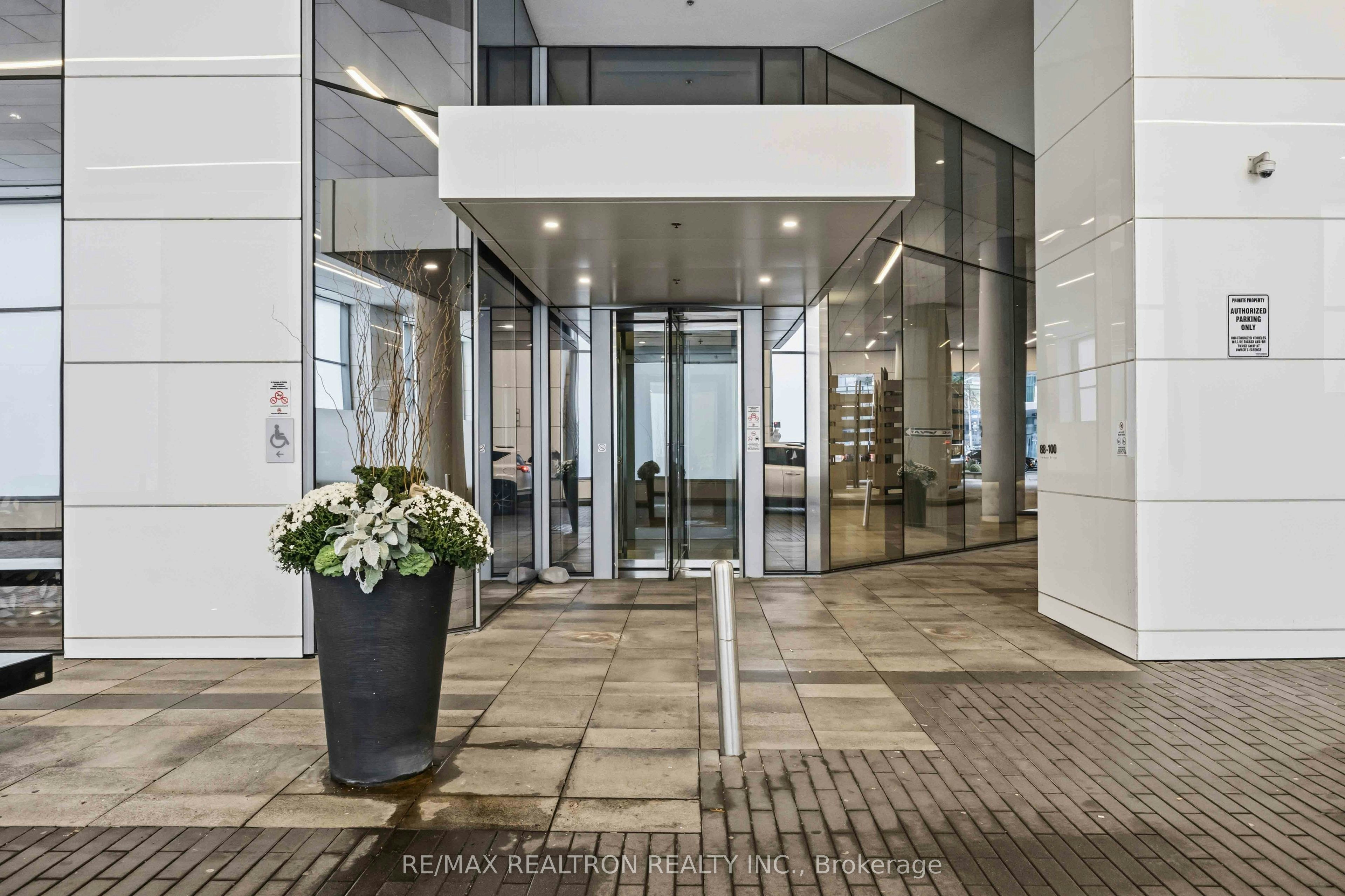 1410-88 Harbour Street, Toronto, ON, M5J 1B7 - 2