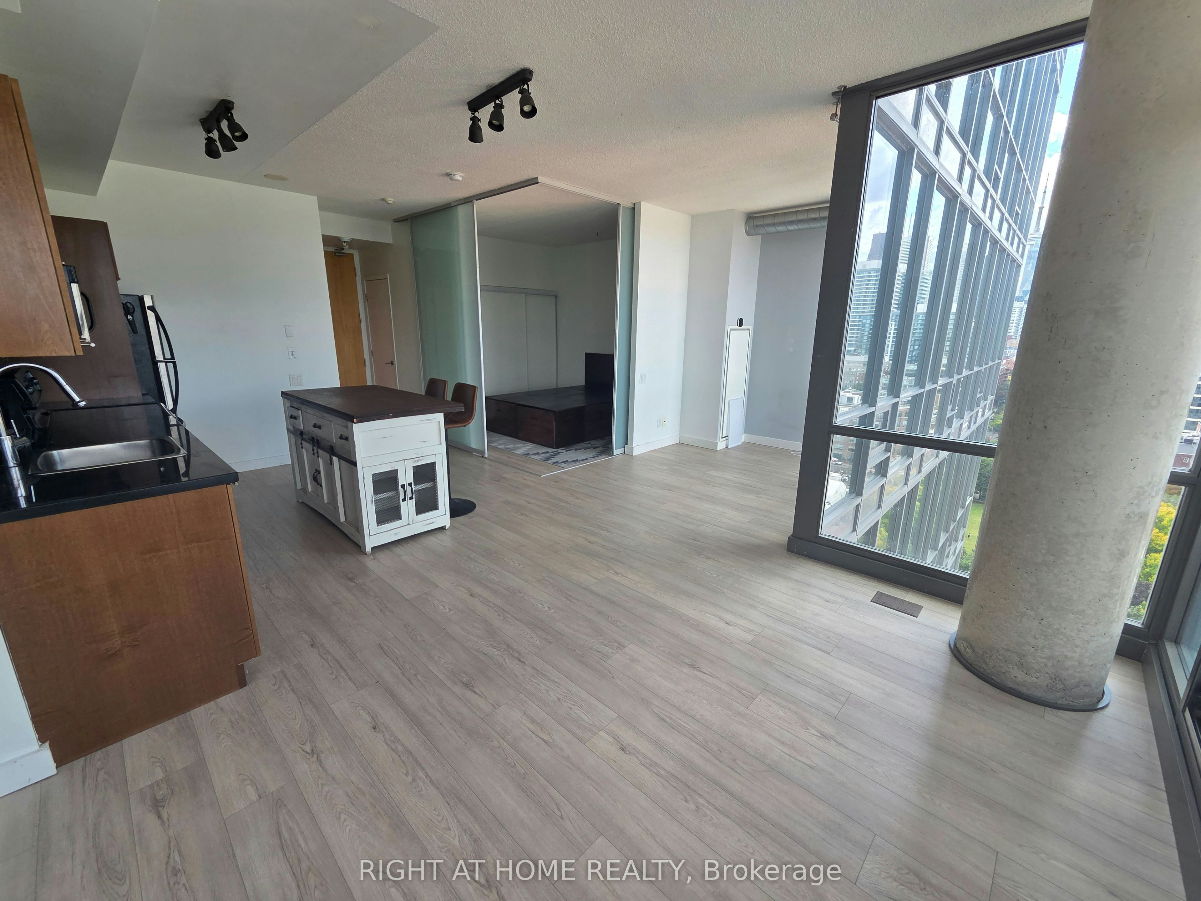 1709-33 Mill Street, Toronto, ON, M5A 3R3 - 9