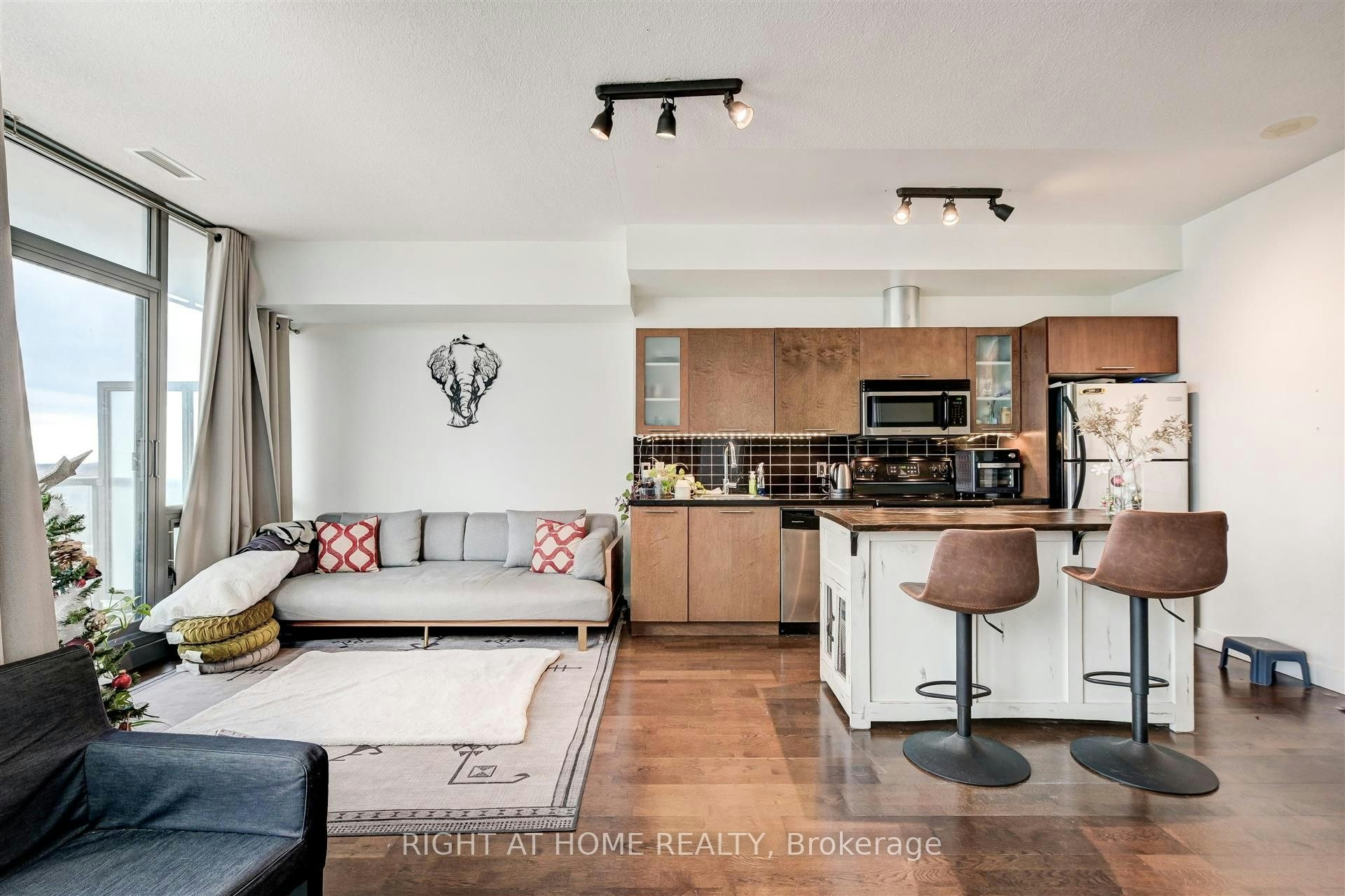 1709-33 Mill Street, Toronto, ON, M5A 3R3 - 13