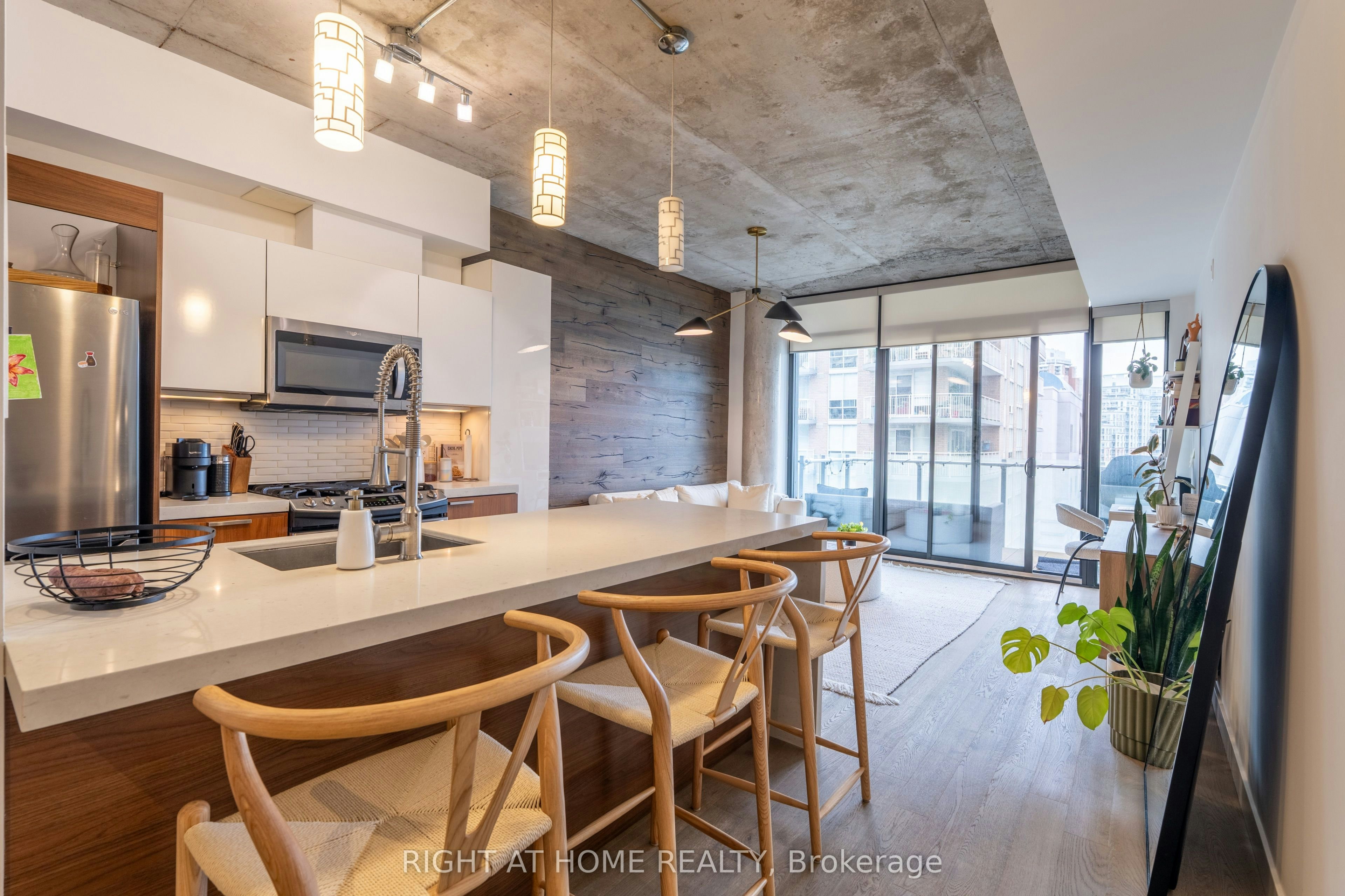704-25 Stafford Street, Toronto, ON, M5V 0G3 - 4