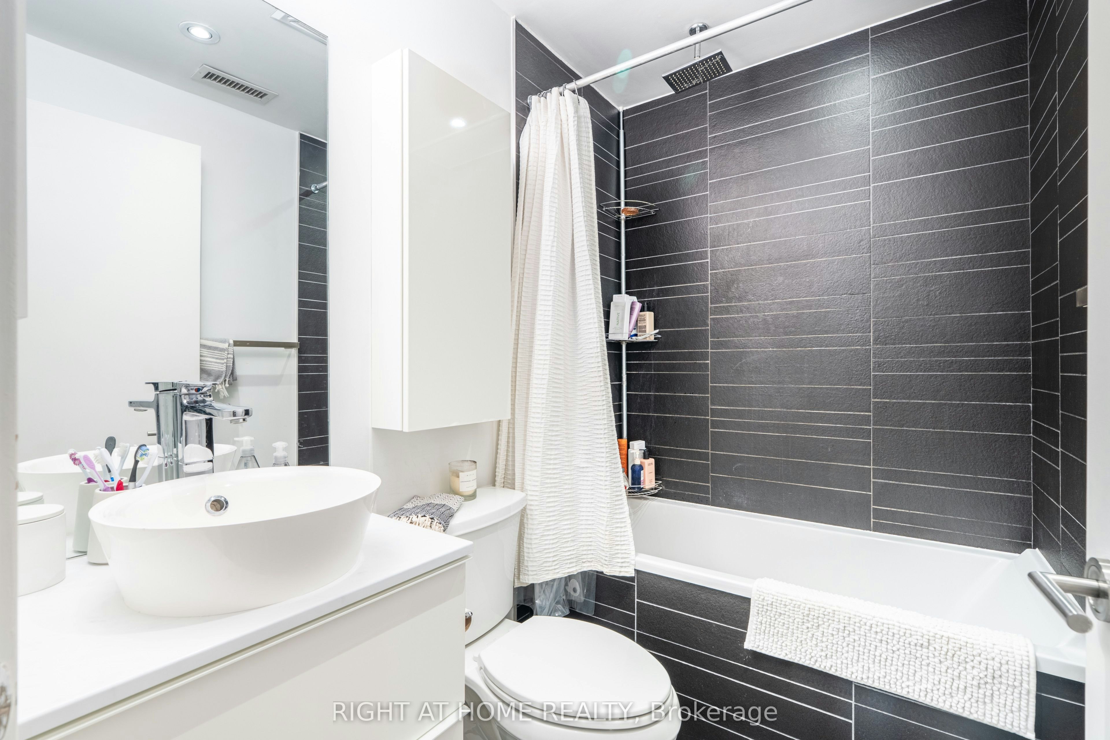 704-25 Stafford Street, Toronto, ON, M5V 0G3 - 21