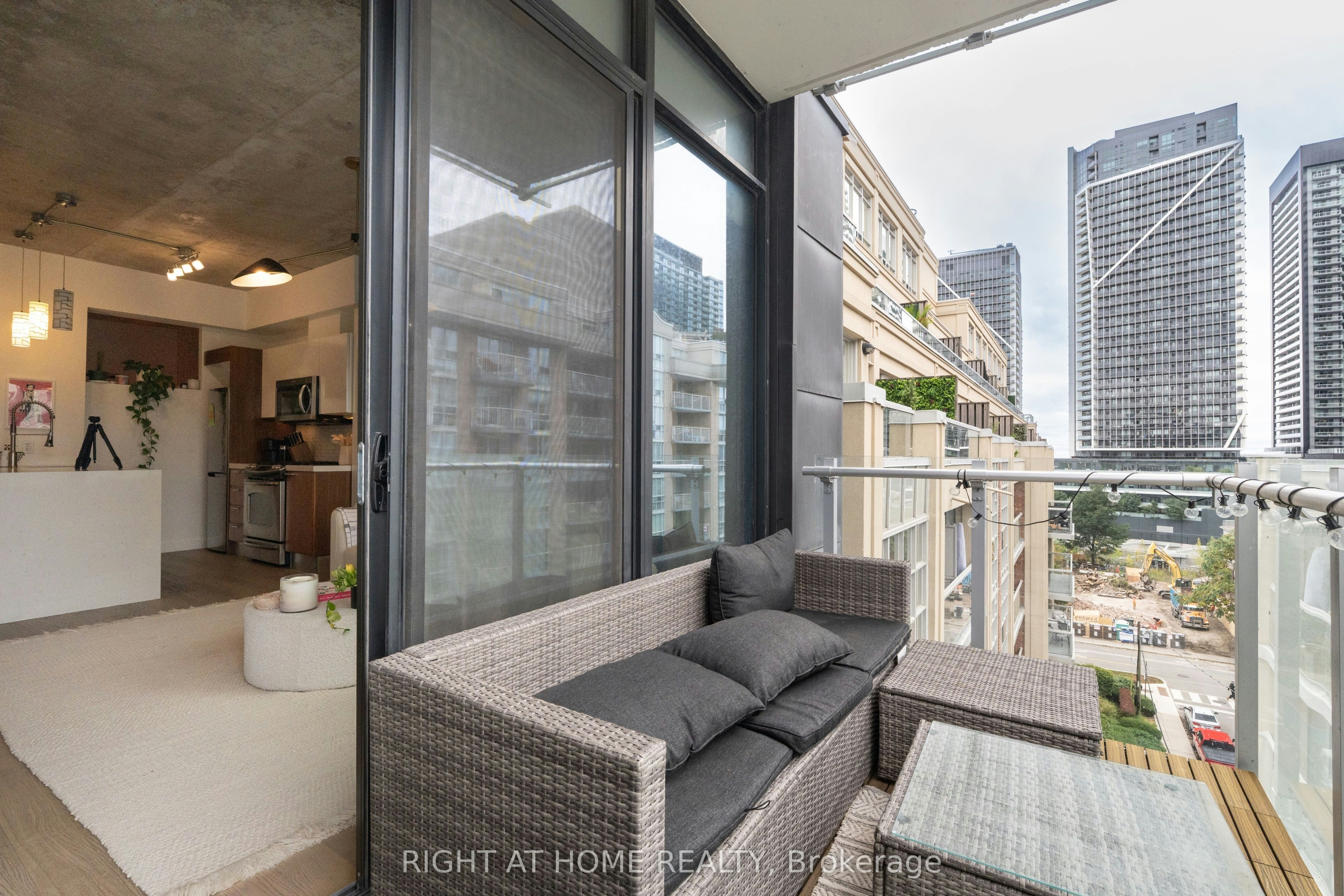 704-25 Stafford Street, Toronto, ON, M5V 0G3 - 24
