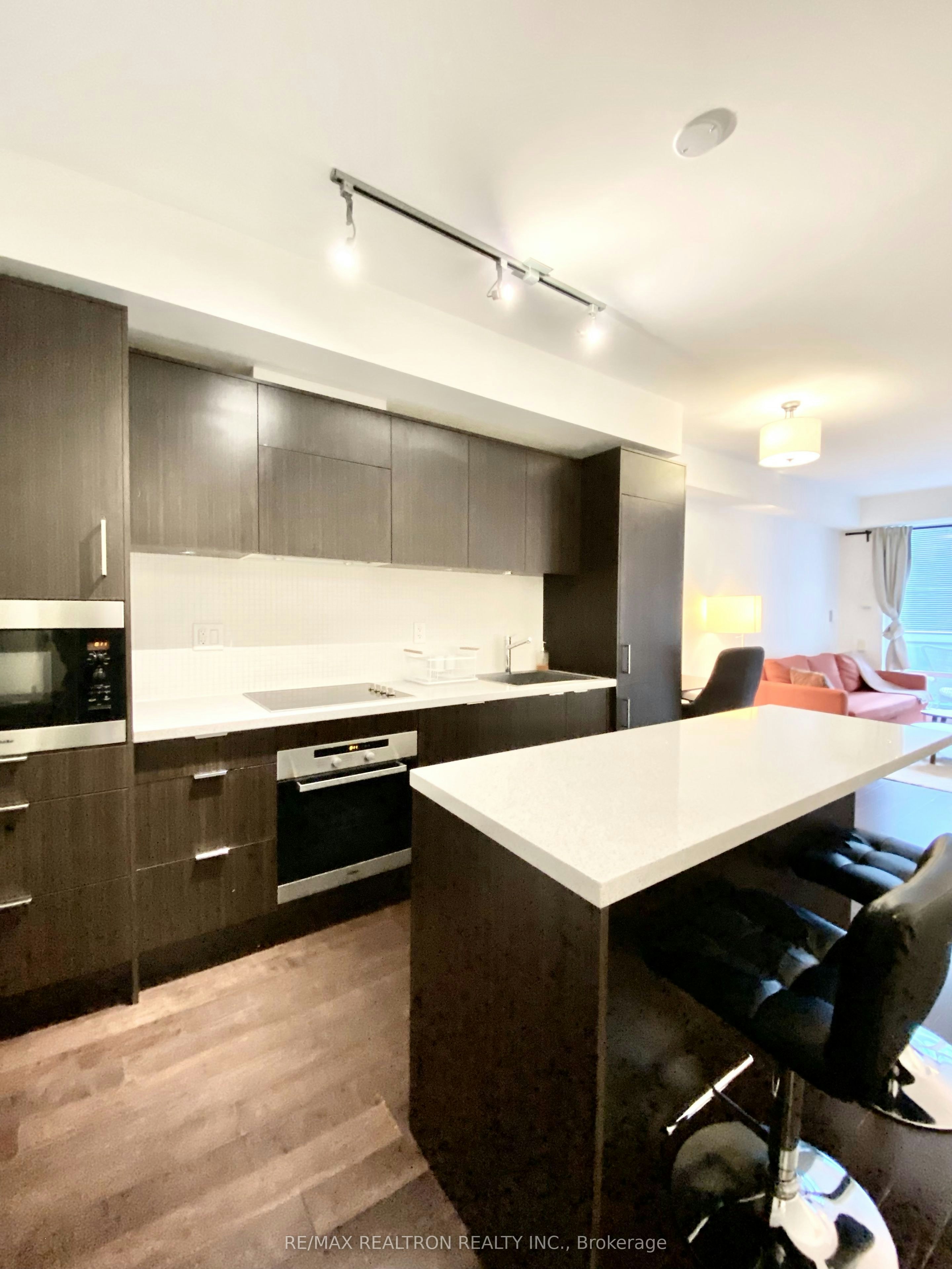 710-21 Widmer Street, Toronto, ON, M5V 0B8 - 12