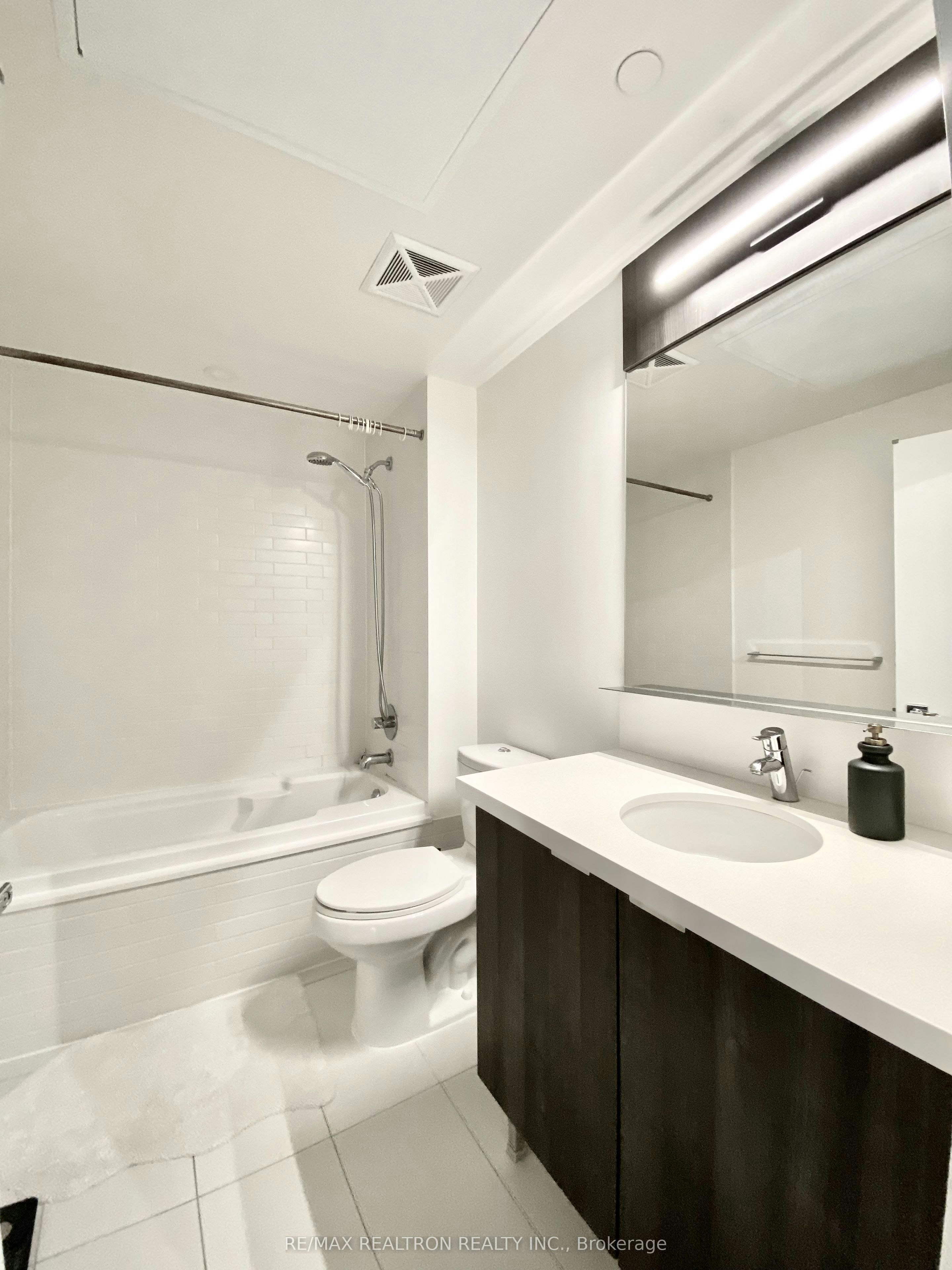710-21 Widmer Street, Toronto, ON, M5V 0B8 - 16