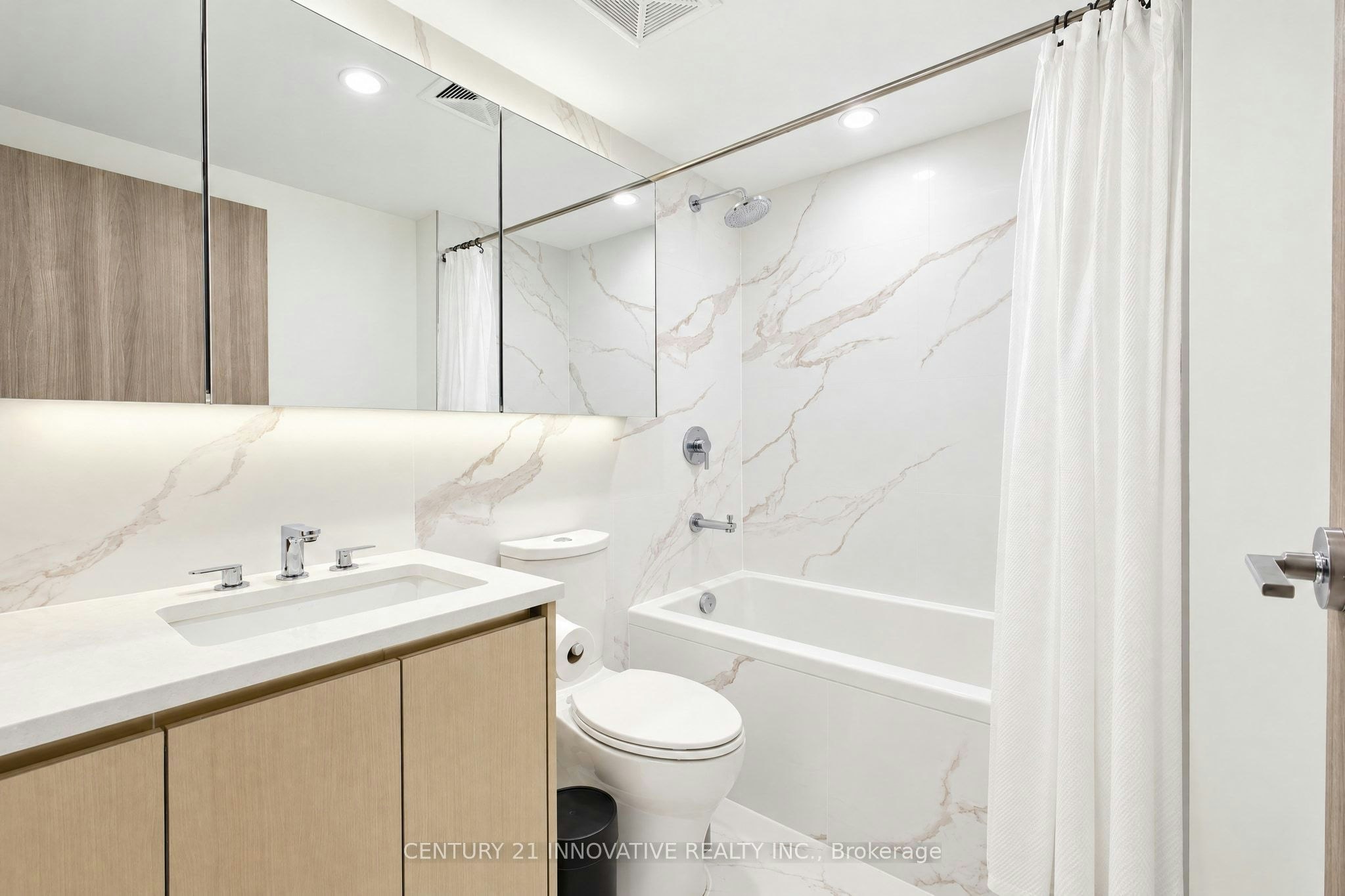 5702-1 Concord Cityplace Way, Toronto, ON, M5V 0X3 - 34
