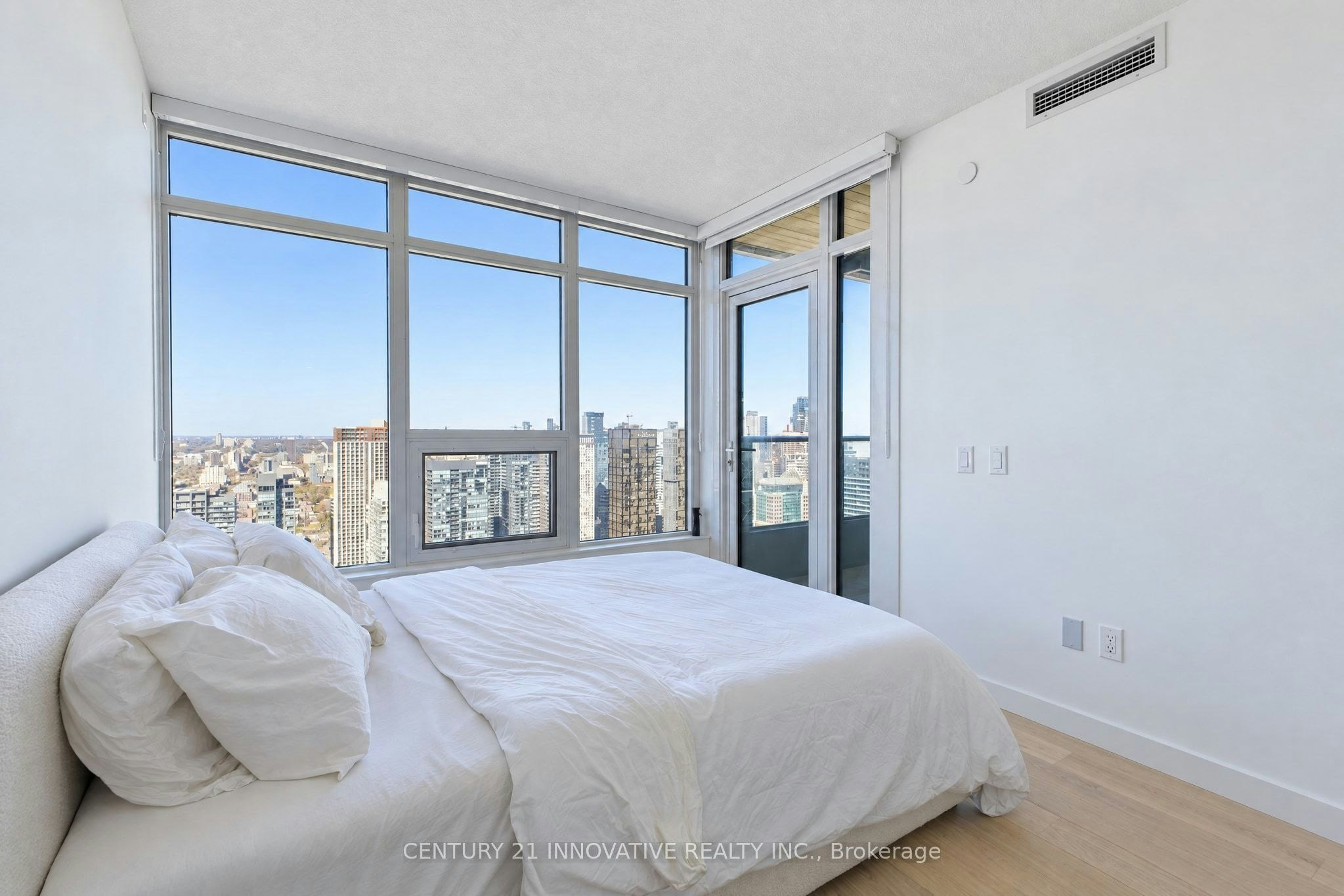 5702-1 Concord Cityplace Way, Toronto, ON, M5V 0X3 - 18