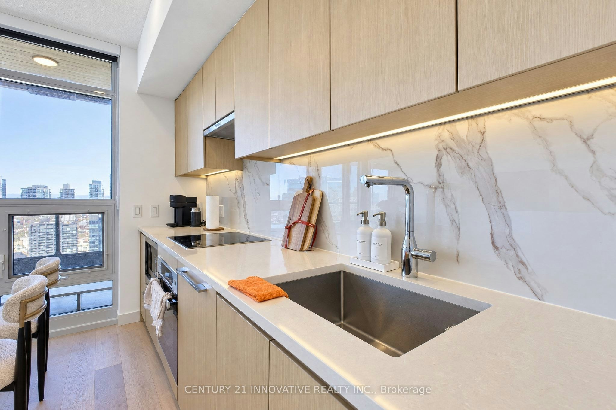 5702-1 Concord Cityplace Way, Toronto, ON, M5V 0X3 - 14