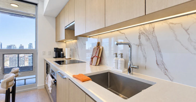 5702-1 Concord Cityplace Way, Toronto, ON, M5V 0X3 - 14