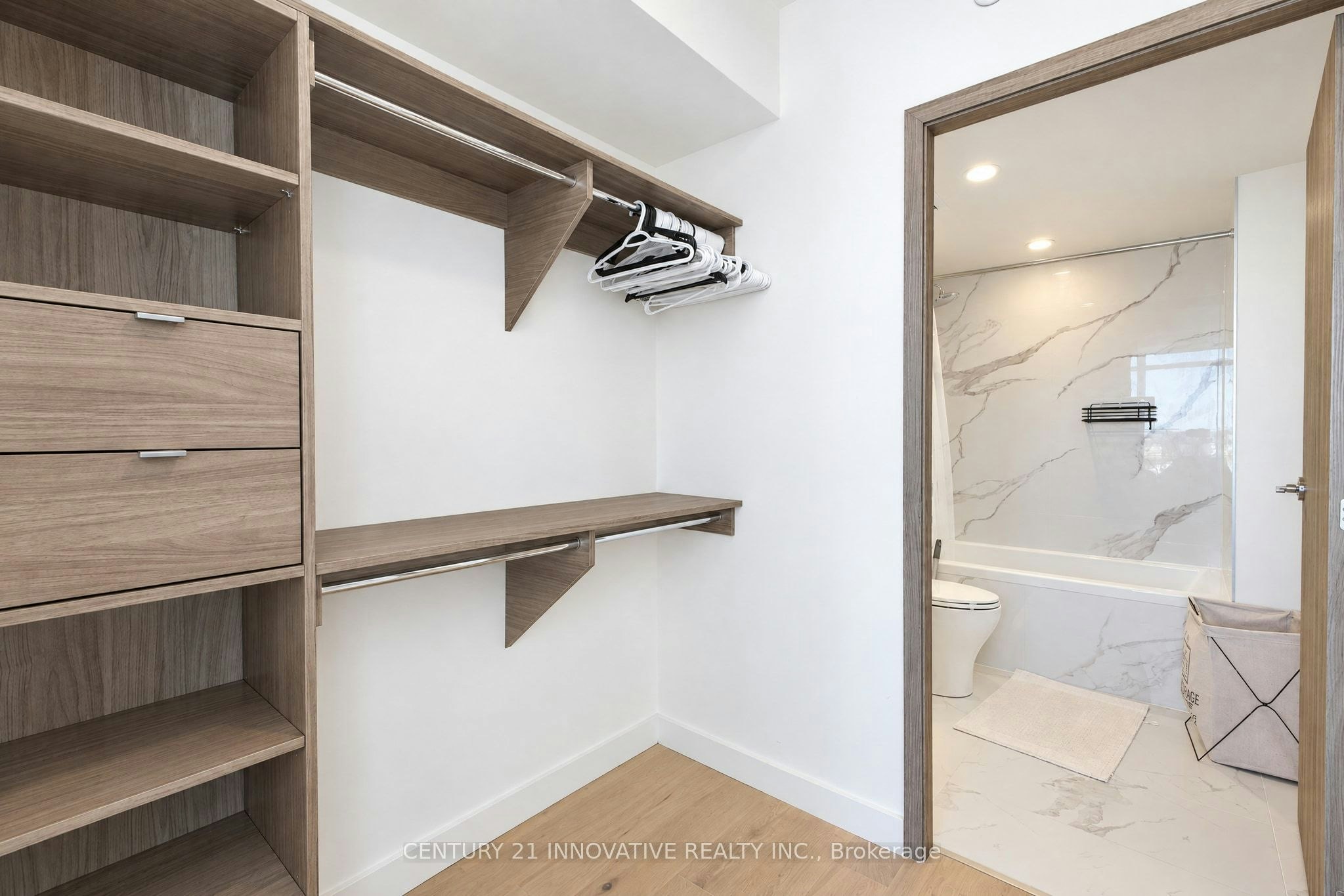 5702-1 Concord Cityplace Way, Toronto, ON, M5V 0X3 - 24