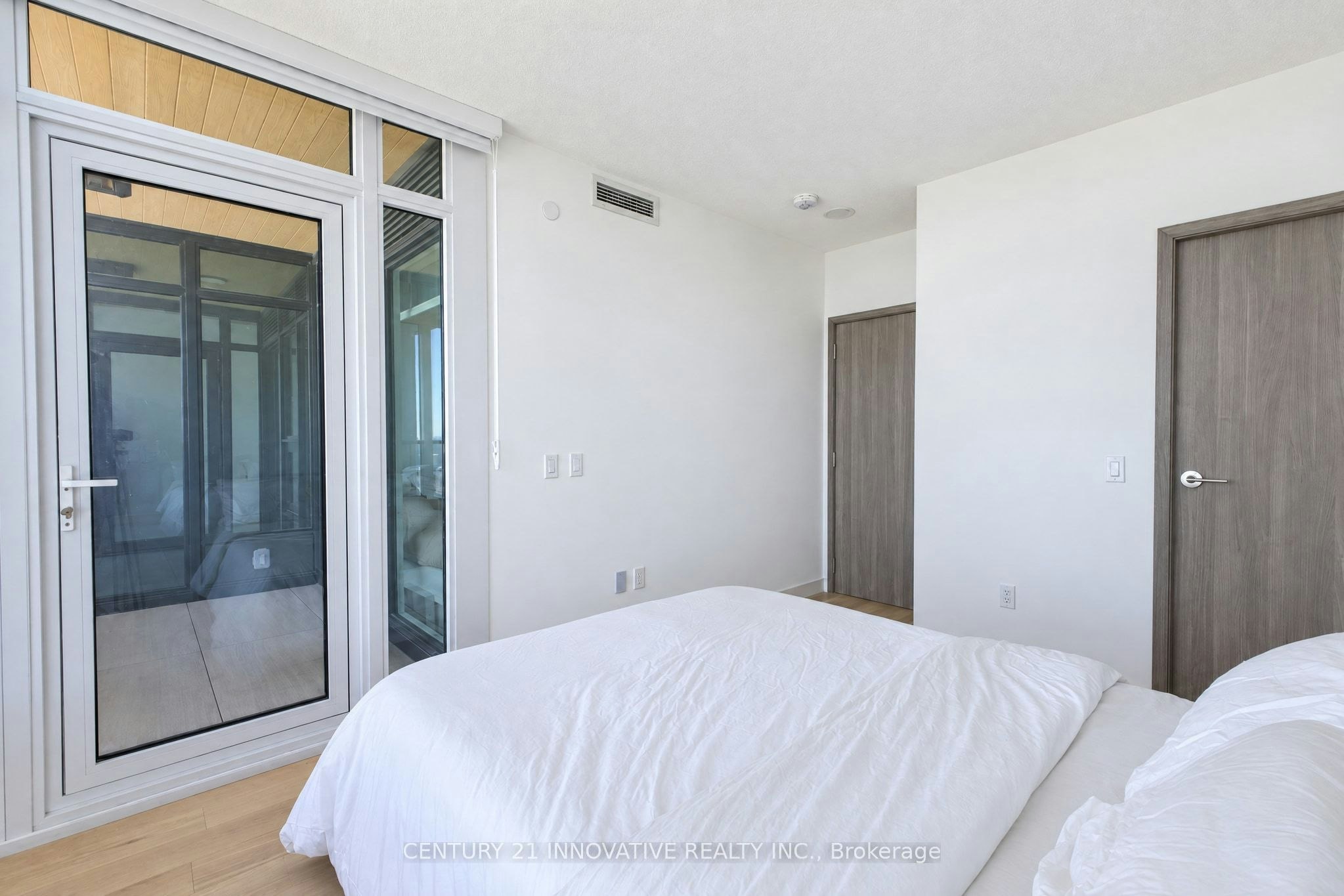 5702-1 Concord Cityplace Way, Toronto, ON, M5V 0X3 - 20