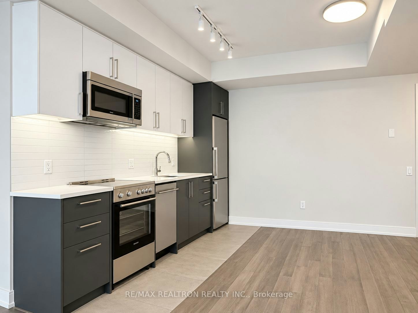 103-2525 Bathurst Street, Toronto, ON, M6B 2Y9 - 4