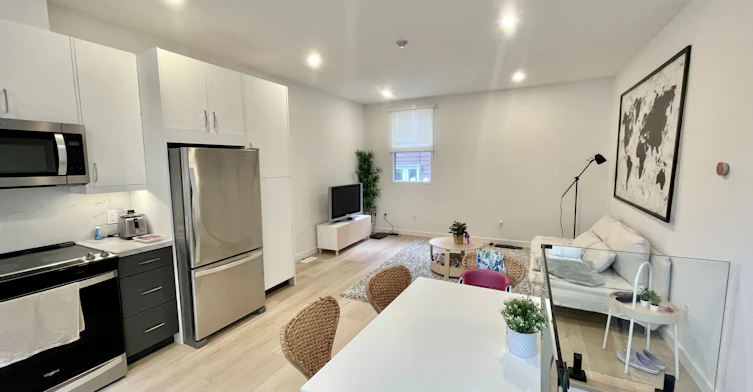 5-367 Howland Avenue, Toronto, ON, M5R 3C1