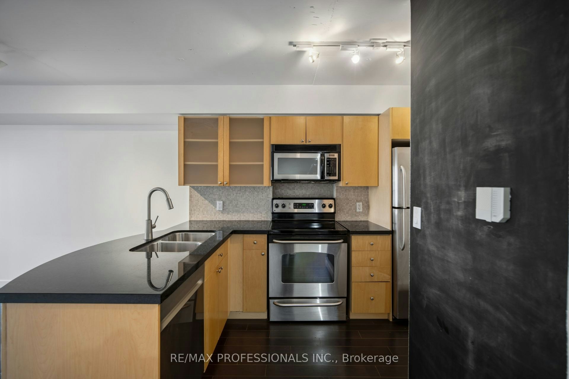 320-1005 King Street W, Toronto, ON, M6K 3M8 - 7